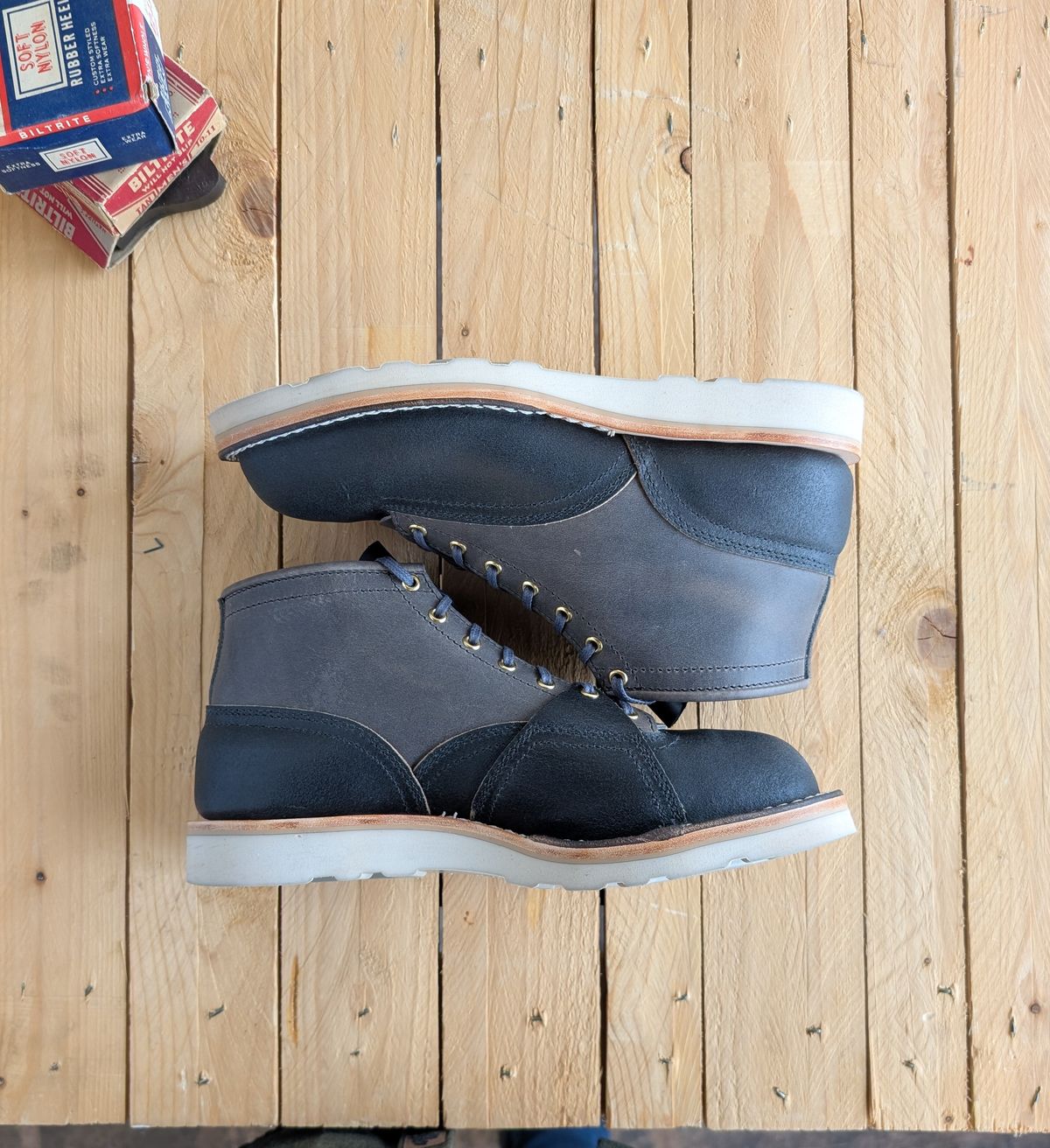 Photo by stoicsasquatch on November 5, 2025 of the Nicks x Stitchdown Prototype in Horween cypress light Gray & Horween Pacific Waxed Flesh.