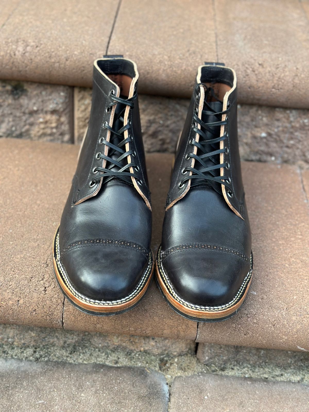 Photo by horweendreams on October 5, 2023 of the Viberg Service Boot BCT in Maryam Black Horsebutt.