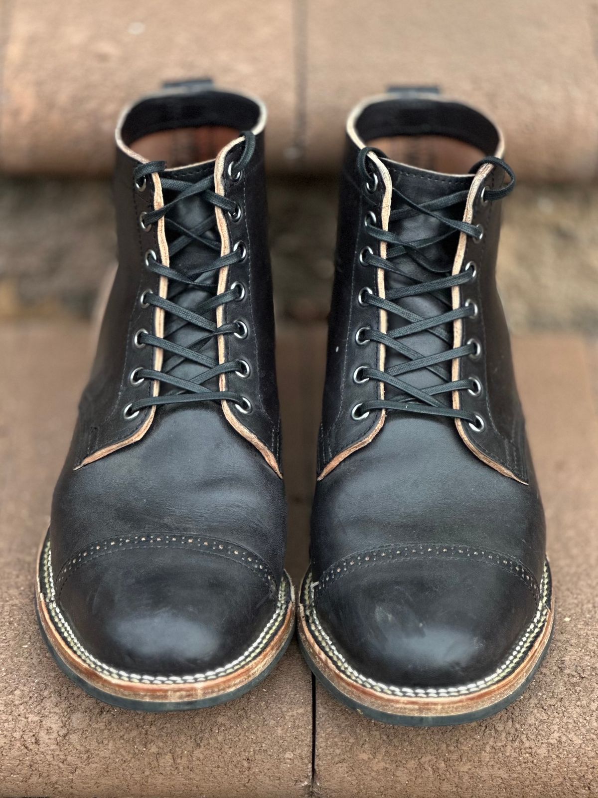Photo by horweendreams on December 1, 2023 of the Viberg Service Boot BCT in Maryam Black Horsebutt.