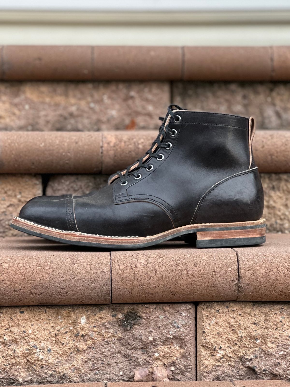 Photo by horweendreams on December 1, 2023 of the Viberg Service Boot BCT in Maryam Black Horsebutt.