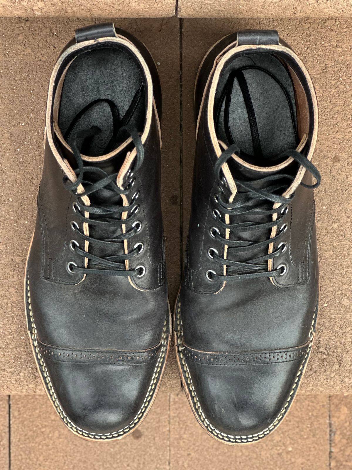 Photo by horweendreams on December 1, 2023 of the Viberg Service Boot BCT in Maryam Black Horsebutt.