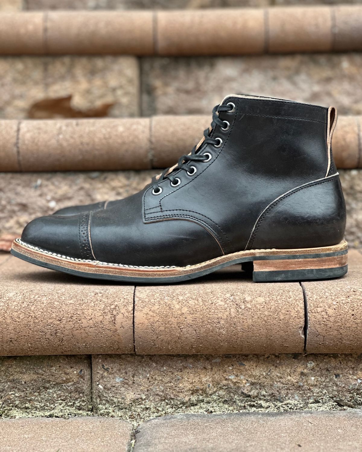 Photo by horweendreams on January 4, 2024 of the Viberg Service Boot BCT in Maryam Black Horsebutt.