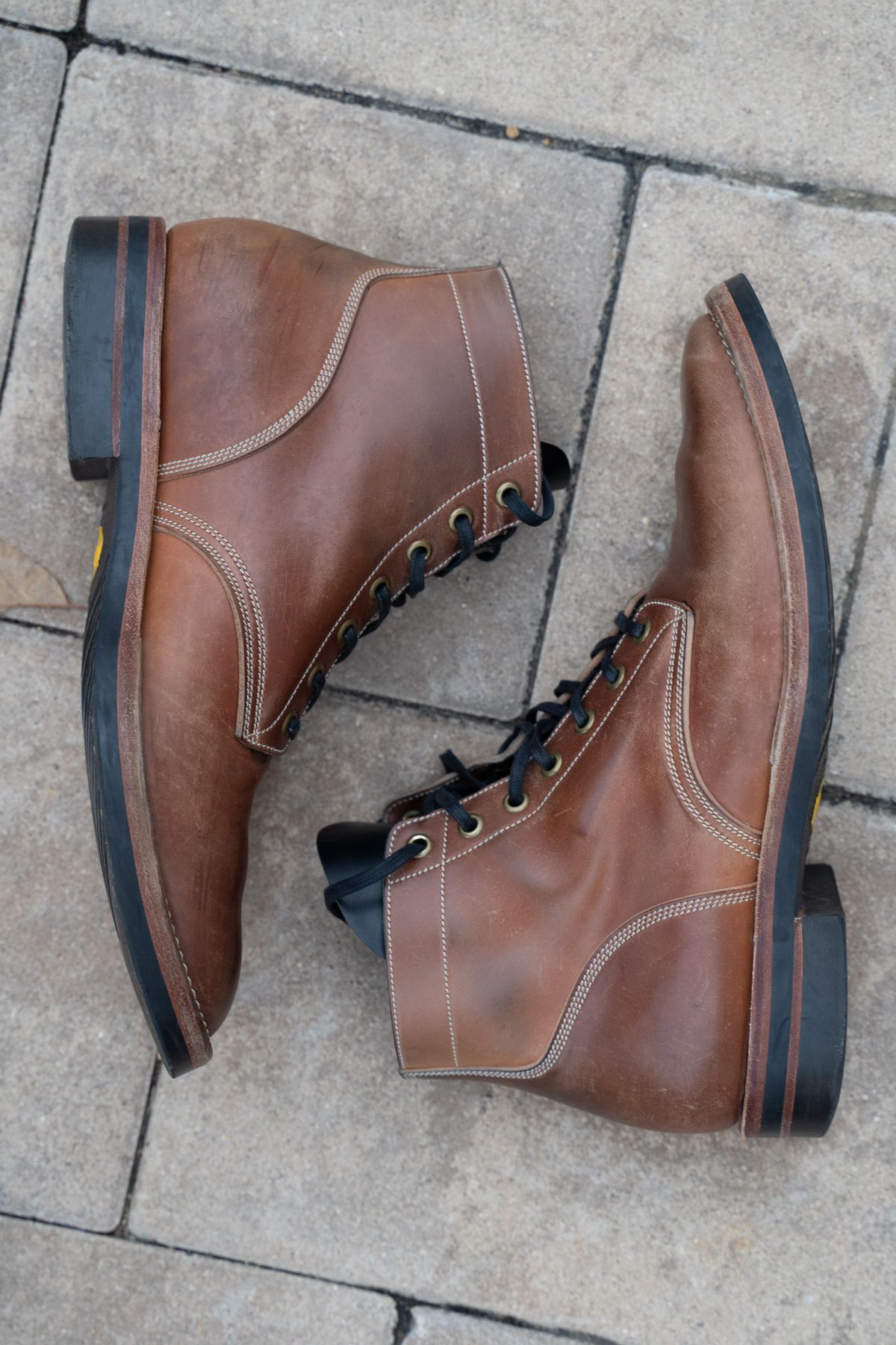 Photo by horweendreams on April 5, 2023 of the Onderhoud SVC01 Boondocker in Horween Unglazed Natural Shell Cordovan.