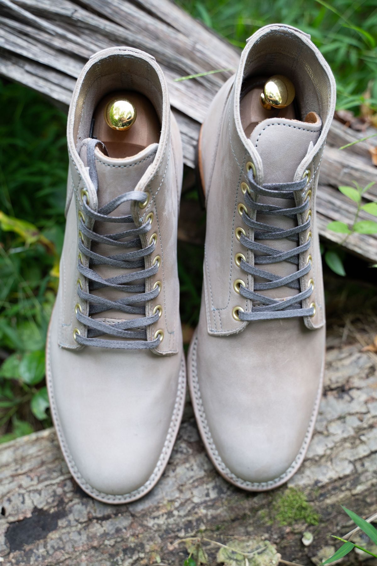 Photo by horweendreams on October 1, 2021 of the Viberg Service Boot in Maryam Light Grey Horsebutt.