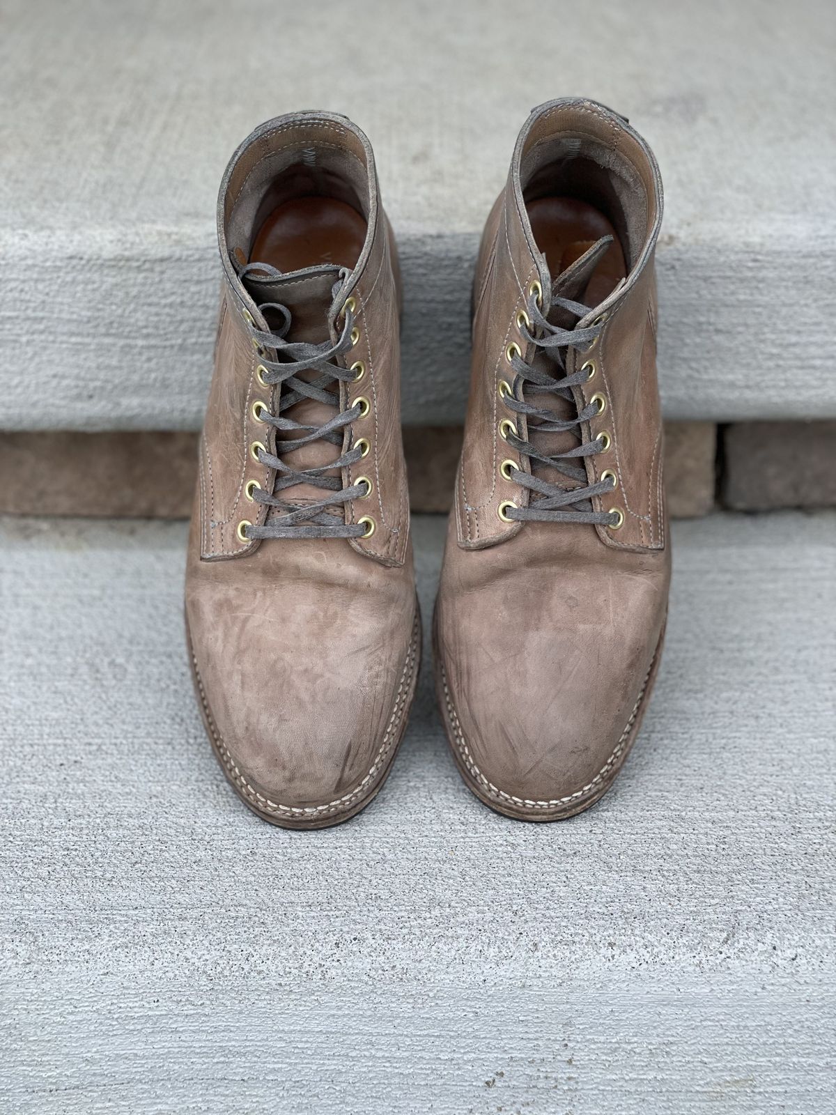 Photo by horweendreams on March 5, 2022 of the Viberg Service Boot in Maryam Light Grey Horsebutt.