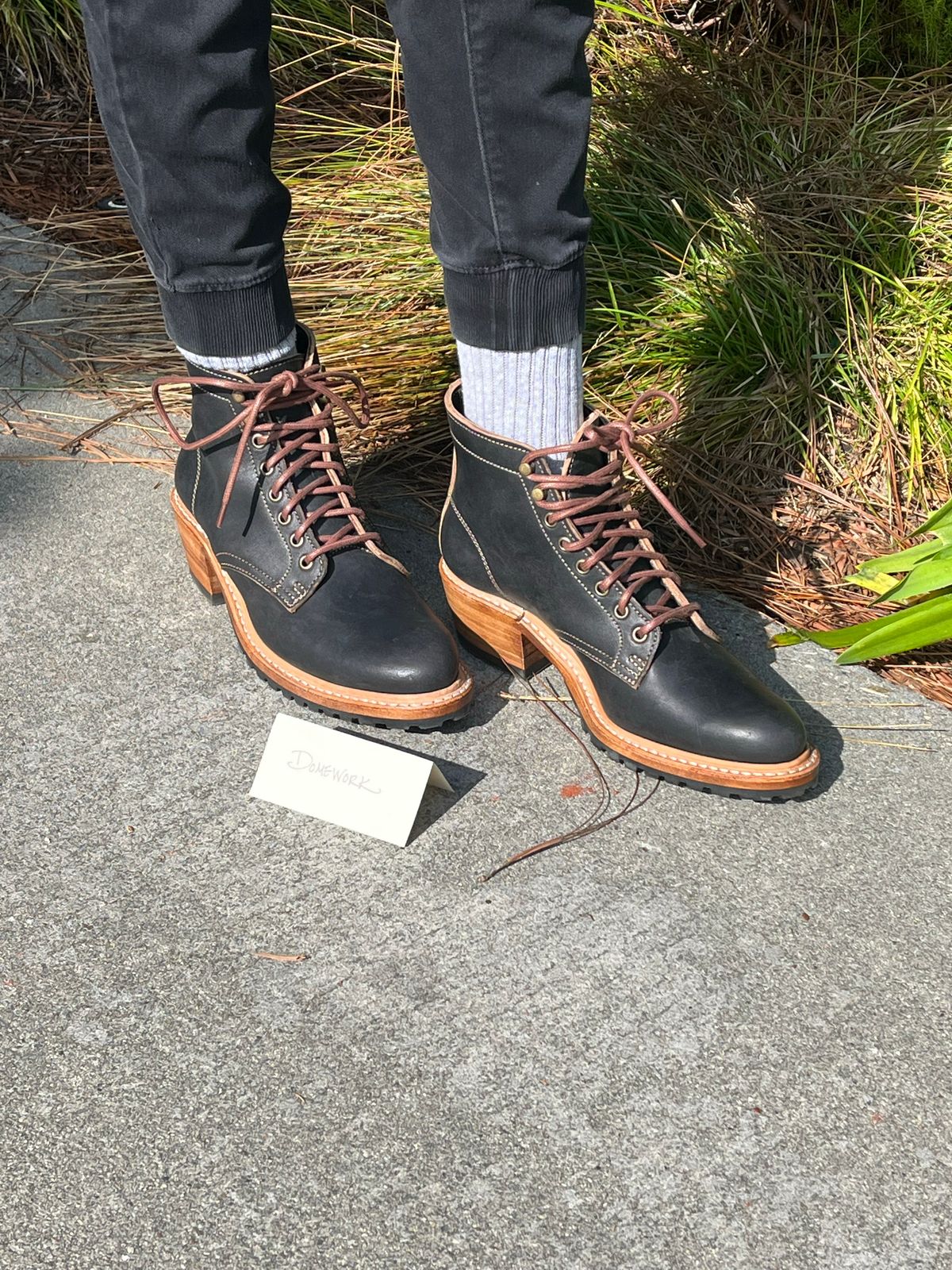 Photo by ellieberk on October 5, 2022 of the Truman Unlisted Model in Horween Black Teacore Chromexcel.