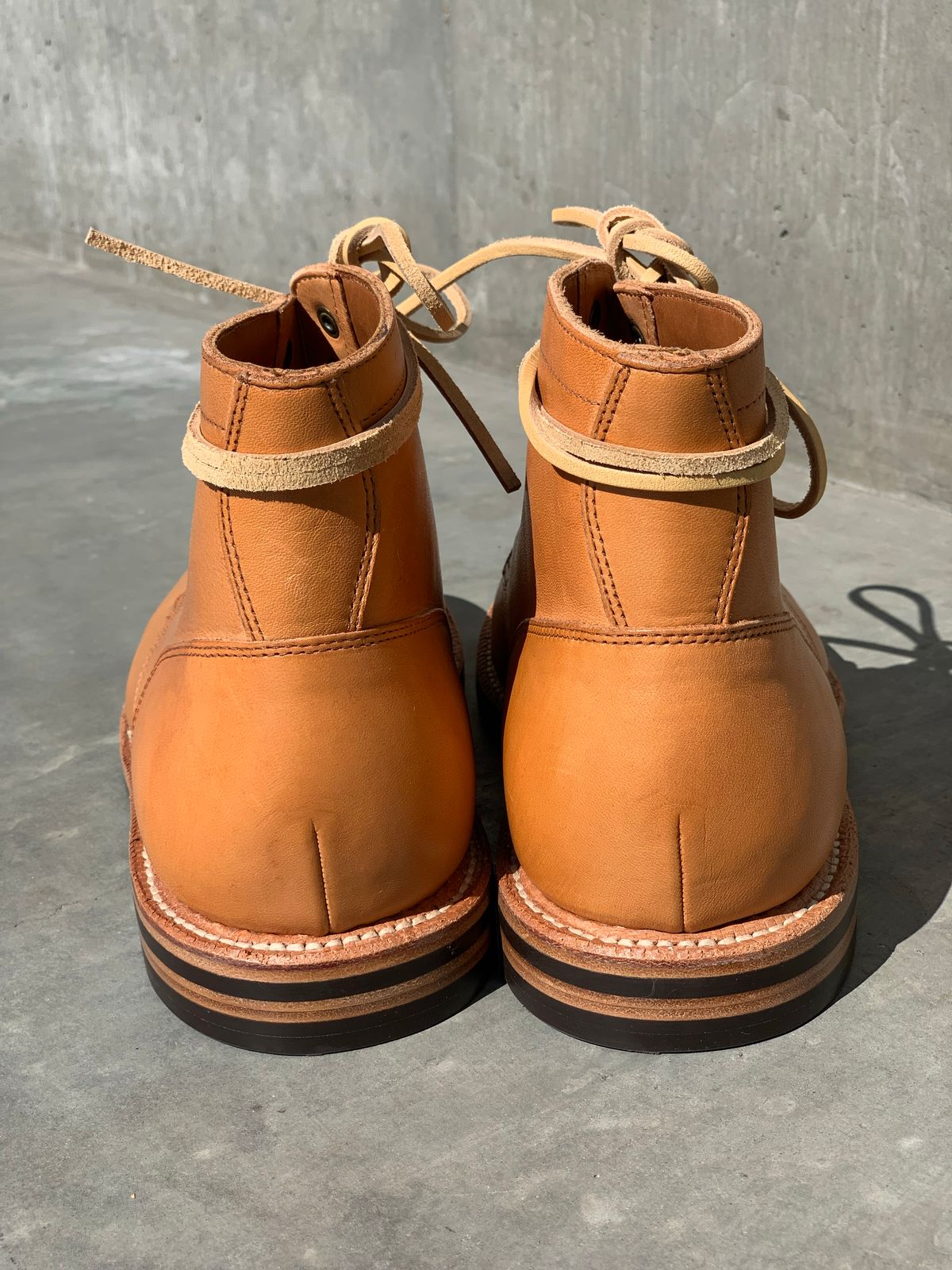 Photo by RobertBootmann on October 4, 2022 of the Grant Stone Diesel Boot in Horween English Tan Essex.