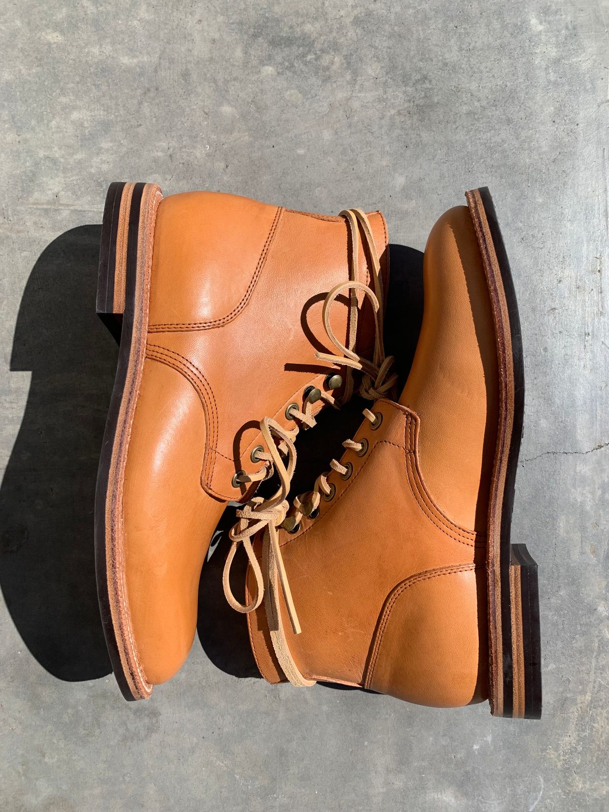 Photo by RobertBootmann on October 4, 2022 of the Grant Stone Diesel Boot in Horween English Tan Essex.