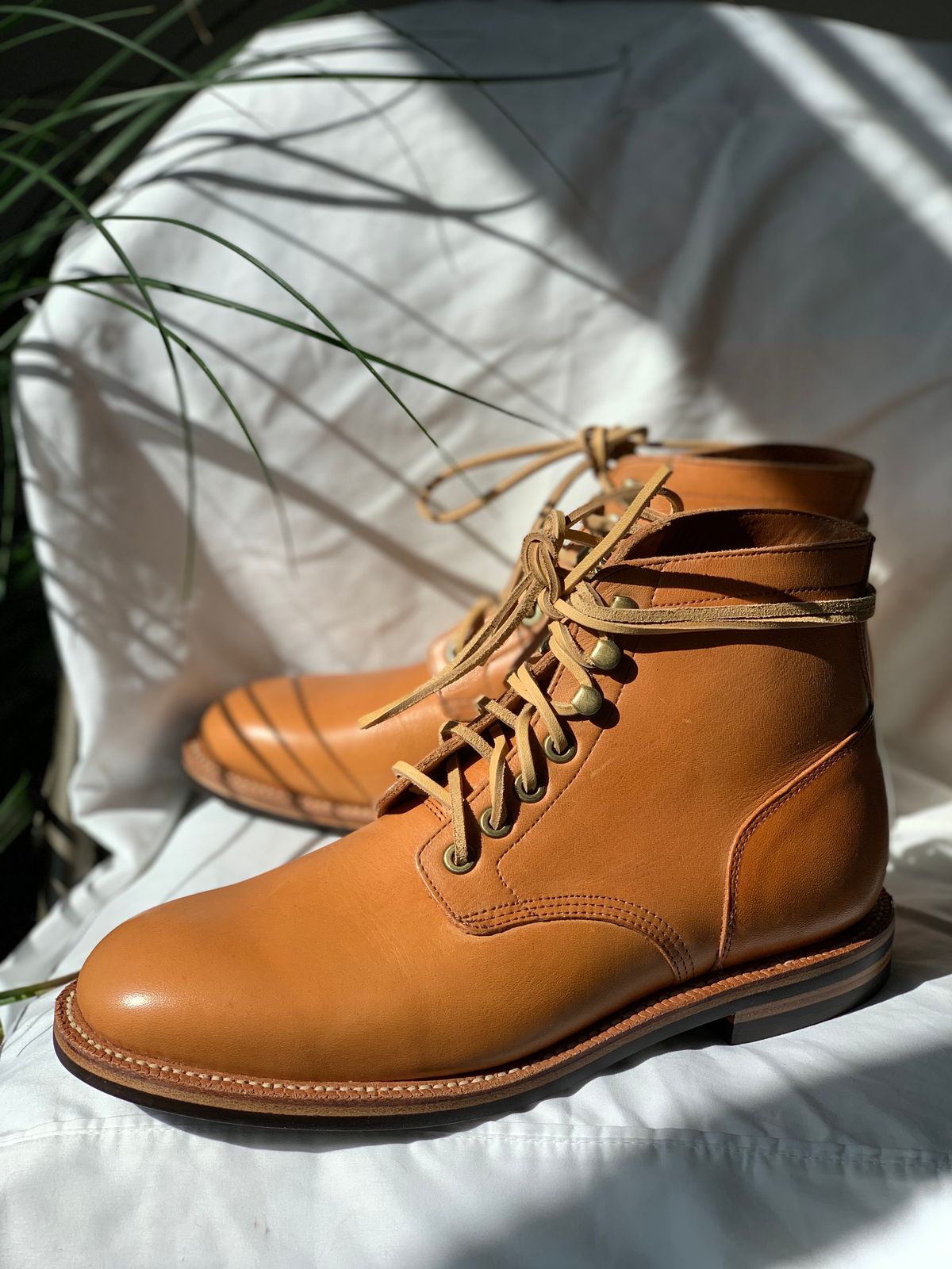 Photo by RobertBootmann on October 4, 2022 of the Grant Stone Diesel Boot in Horween English Tan Essex.