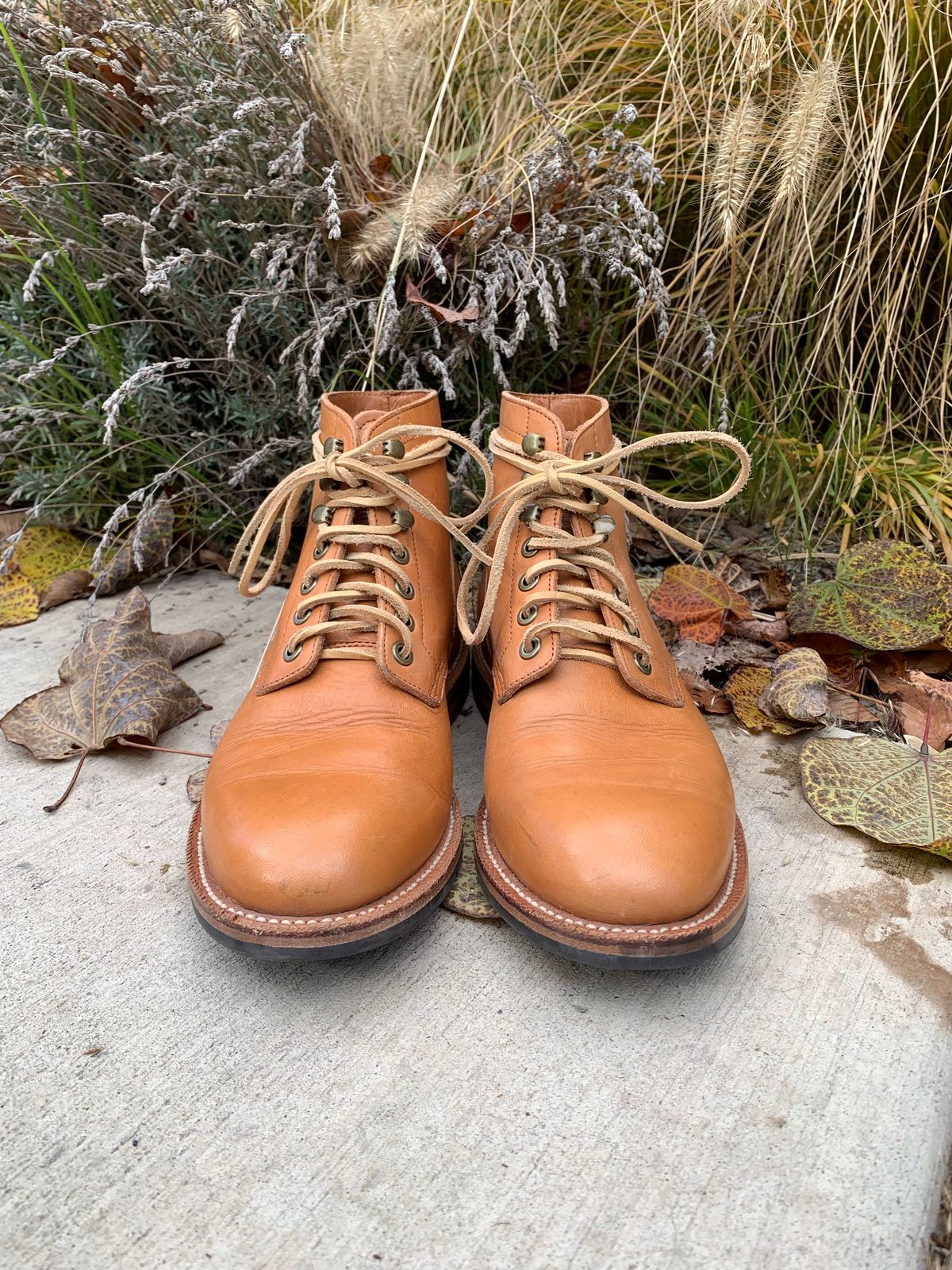Photo by RobertBootmann on November 3, 2022 of the Grant Stone Diesel Boot in Horween English Tan Essex.
