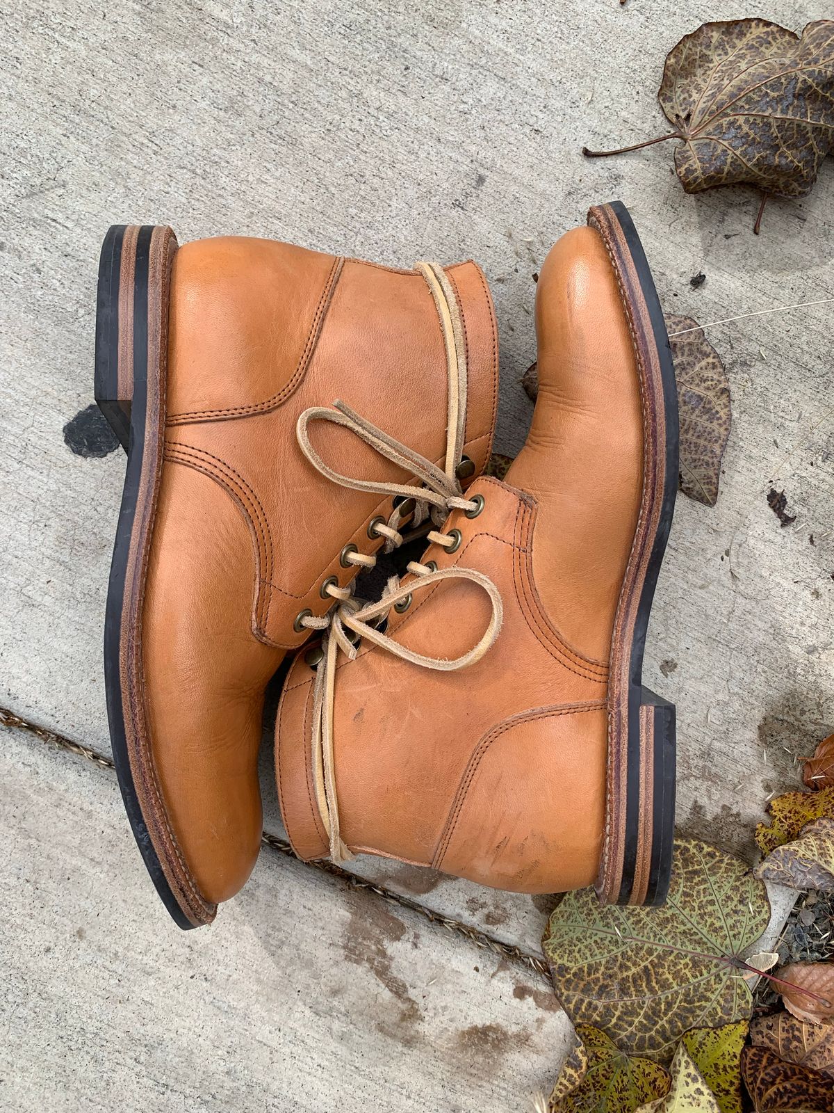 Photo by RobertBootmann on November 3, 2022 of the Grant Stone Diesel Boot in Horween English Tan Essex.