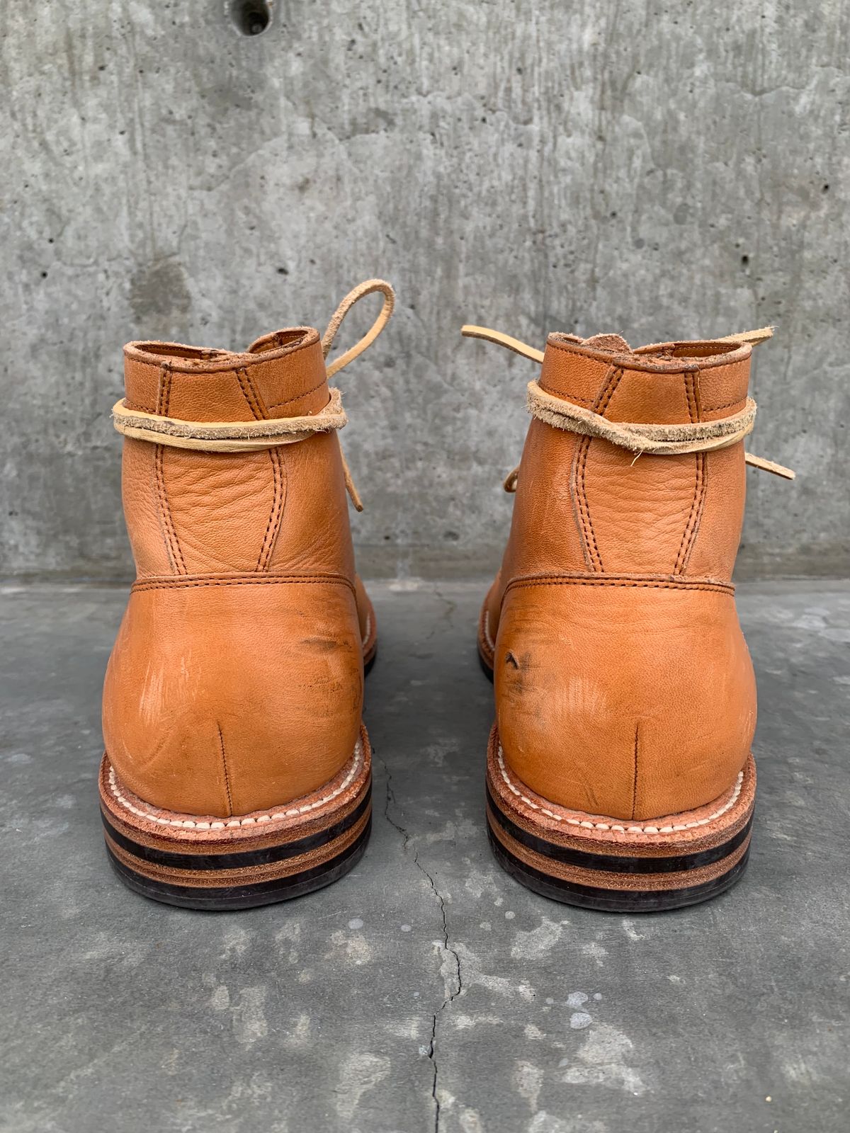 Photo by RobertBootmann on December 5, 2022 of the Grant Stone Diesel Boot in Horween English Tan Essex.