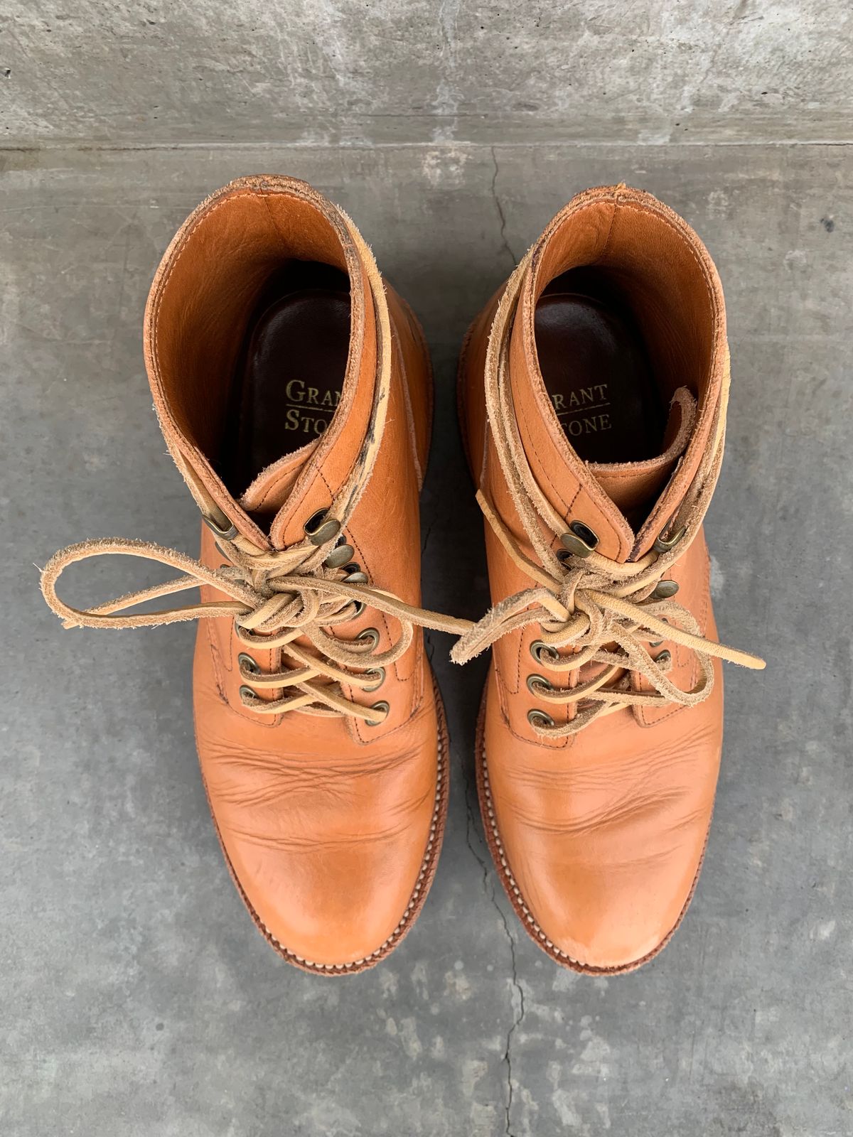 Photo by RobertBootmann on December 5, 2022 of the Grant Stone Diesel Boot in Horween English Tan Essex.