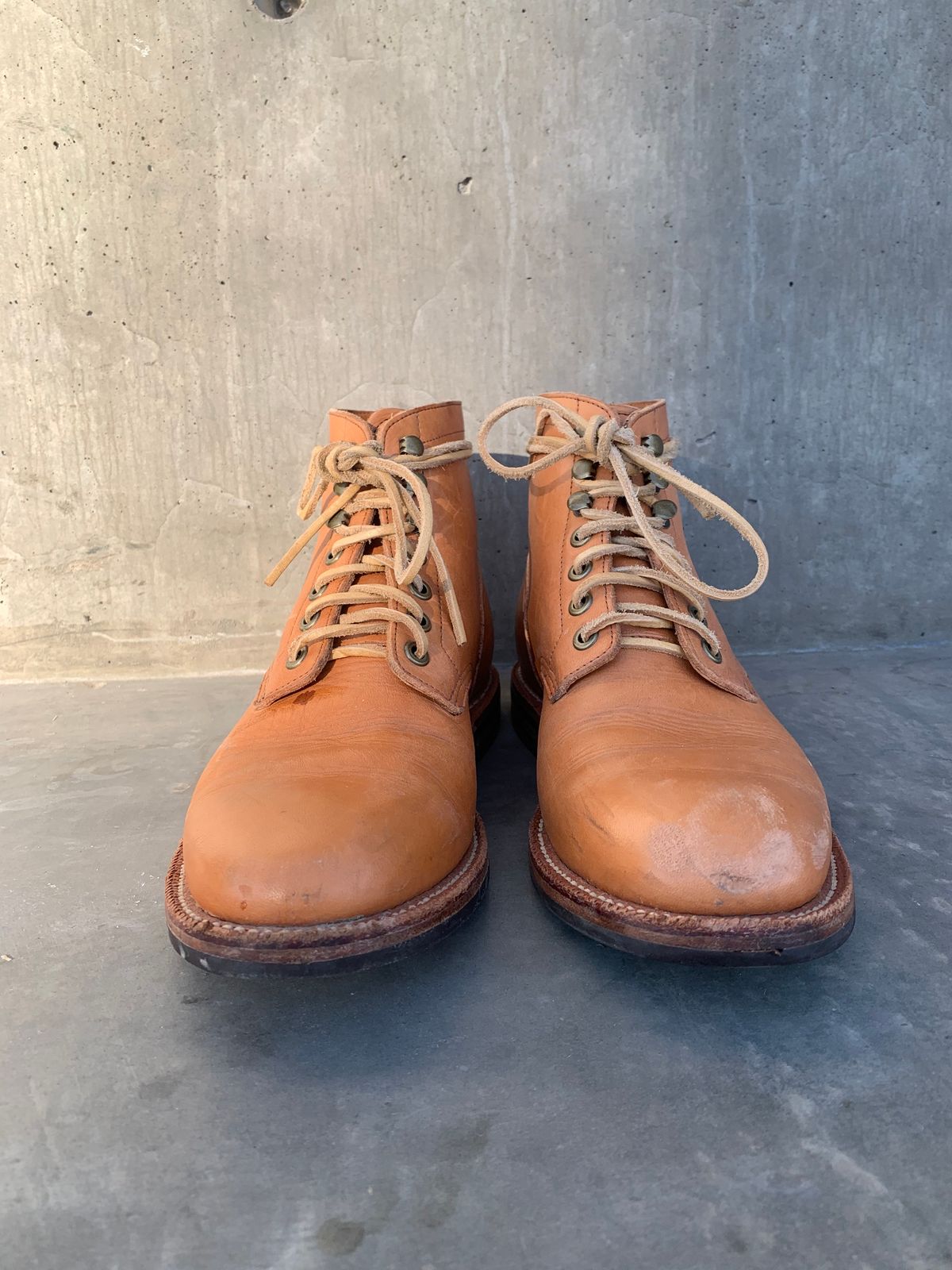 Photo by RobertBootmann on January 4, 2023 of the Grant Stone Diesel Boot in Horween English Tan Essex.