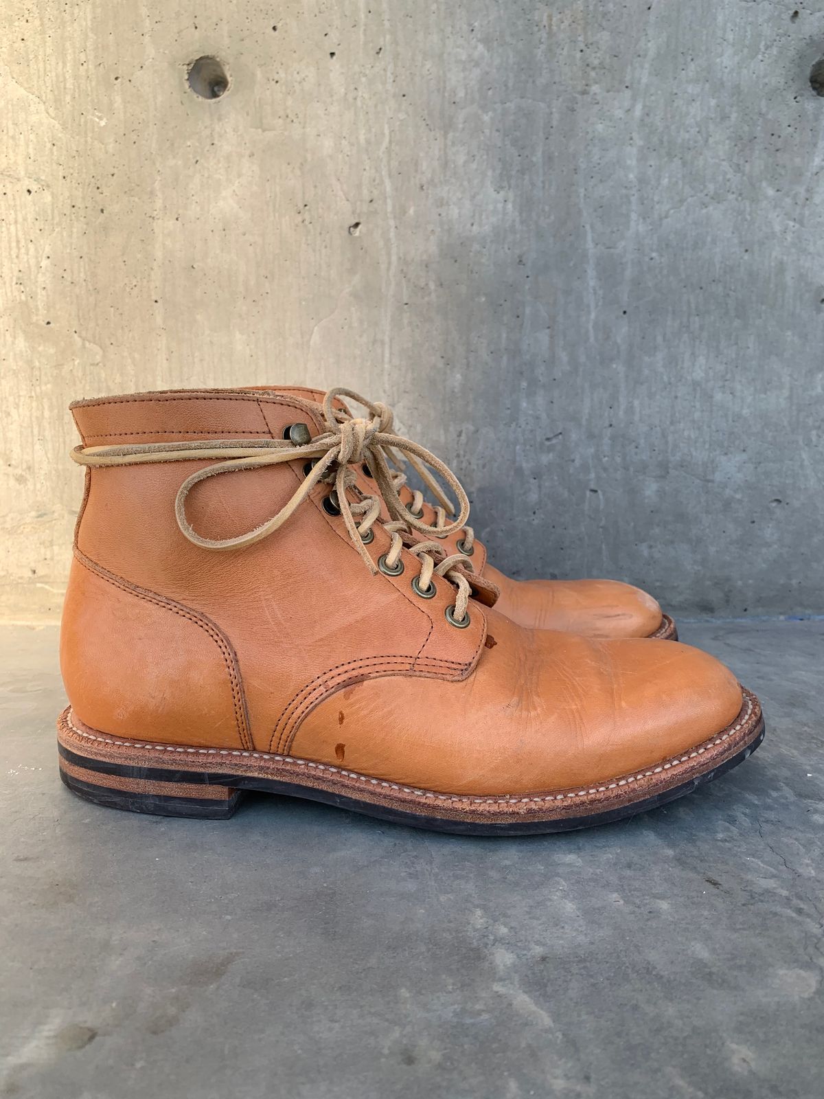 Photo by RobertBootmann on January 4, 2023 of the Grant Stone Diesel Boot in Horween English Tan Essex.