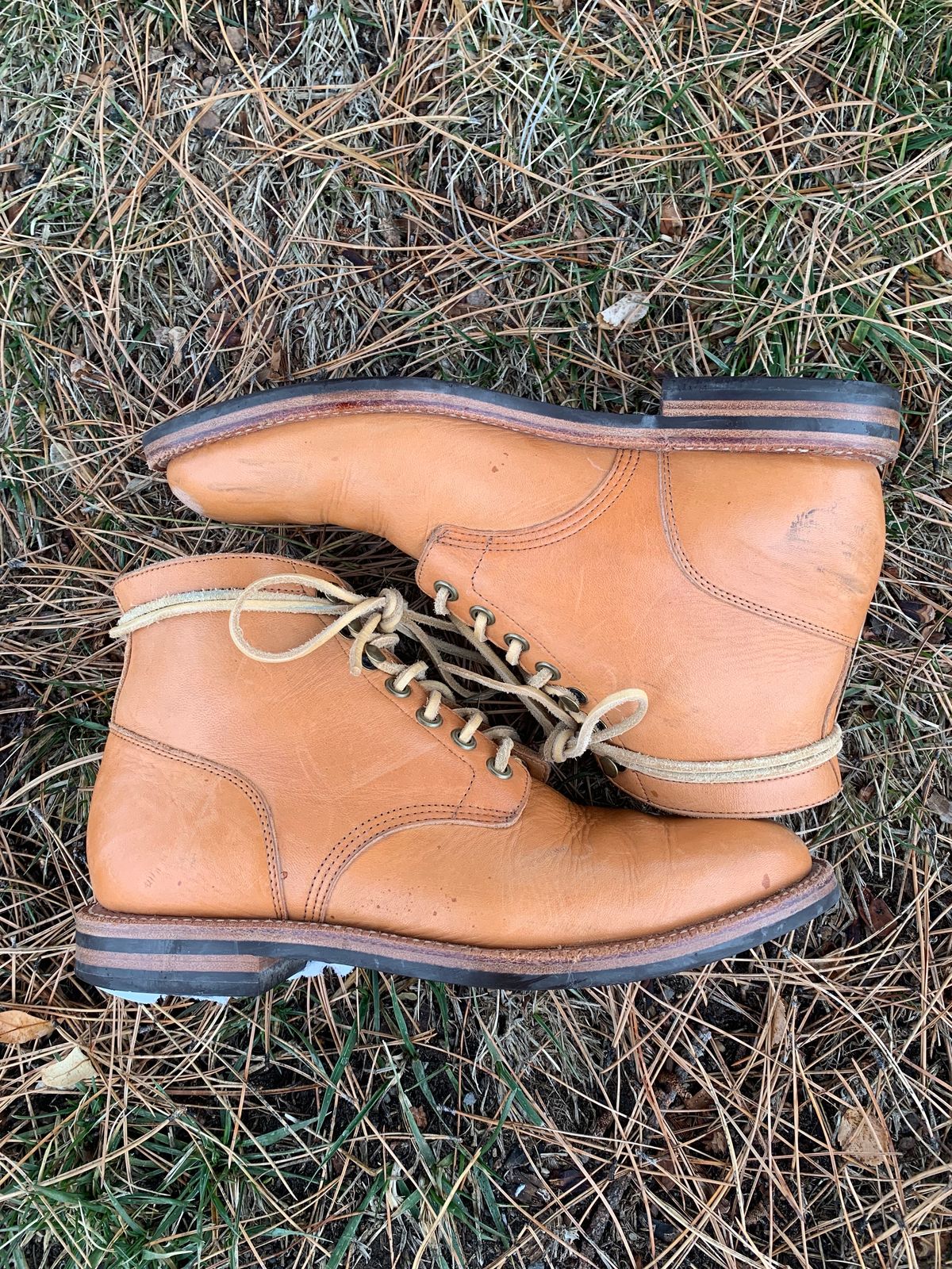 Photo by RobertBootmann on February 5, 2023 of the Grant Stone Diesel Boot in Horween English Tan Essex.