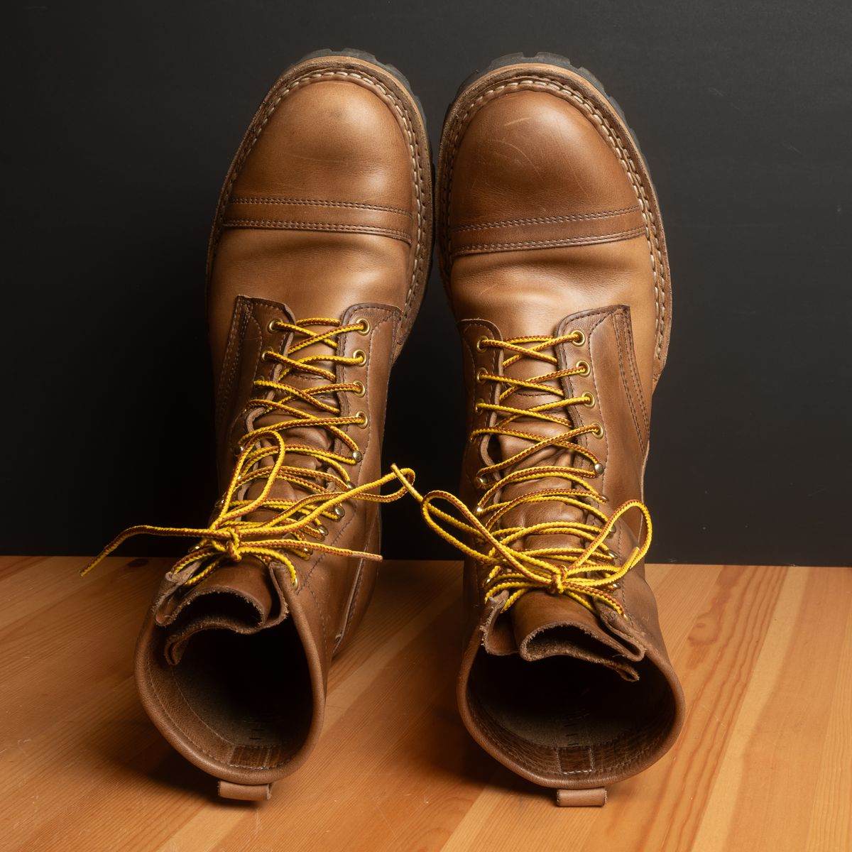 Photo by meangiant on November 6, 2023 of the White's Bounty Hunter in Horween Natural Chromexcel.