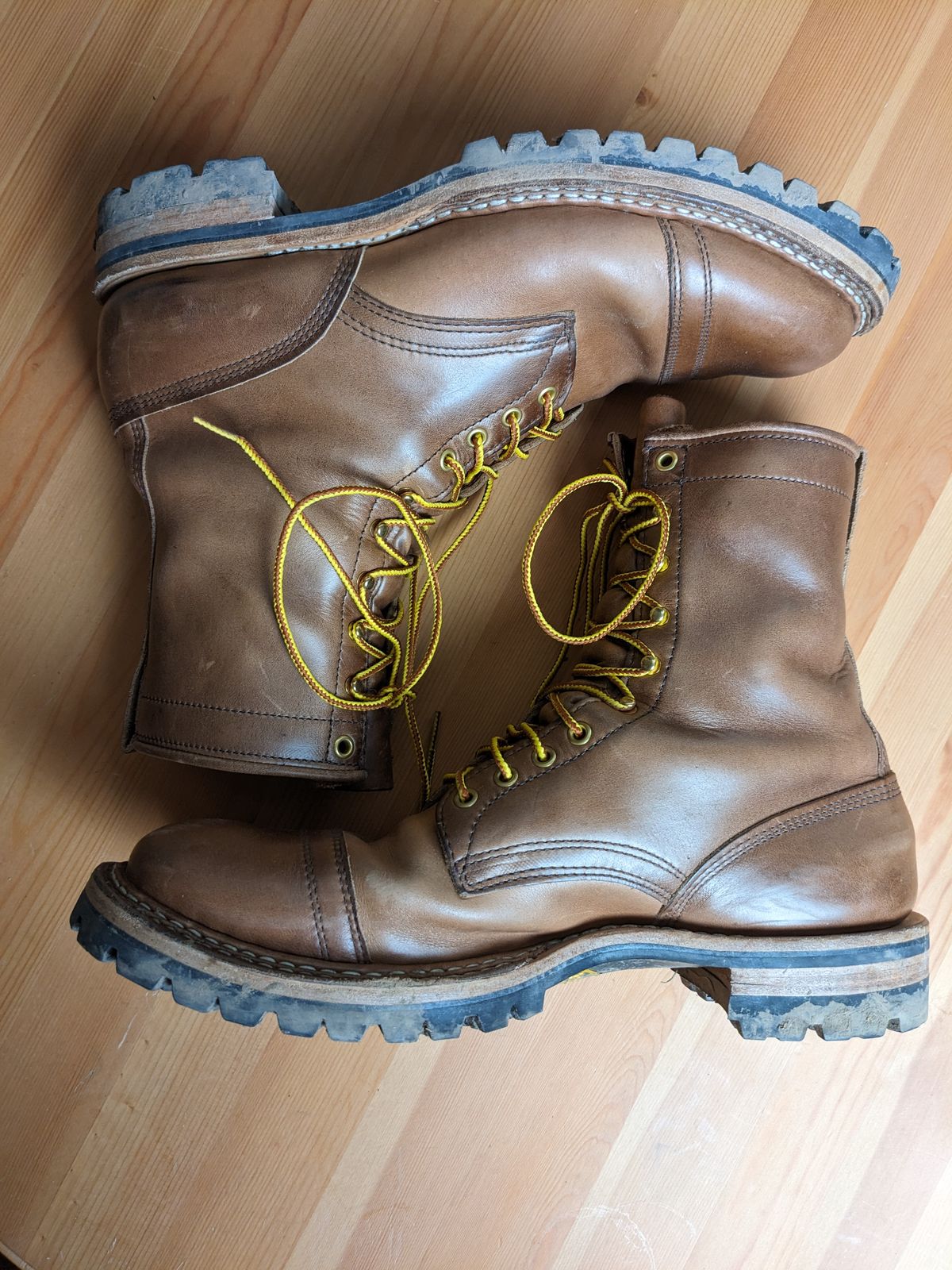 Photo by meangiant on January 6, 2024 of the White's Bounty Hunter in Horween Natural Chromexcel.