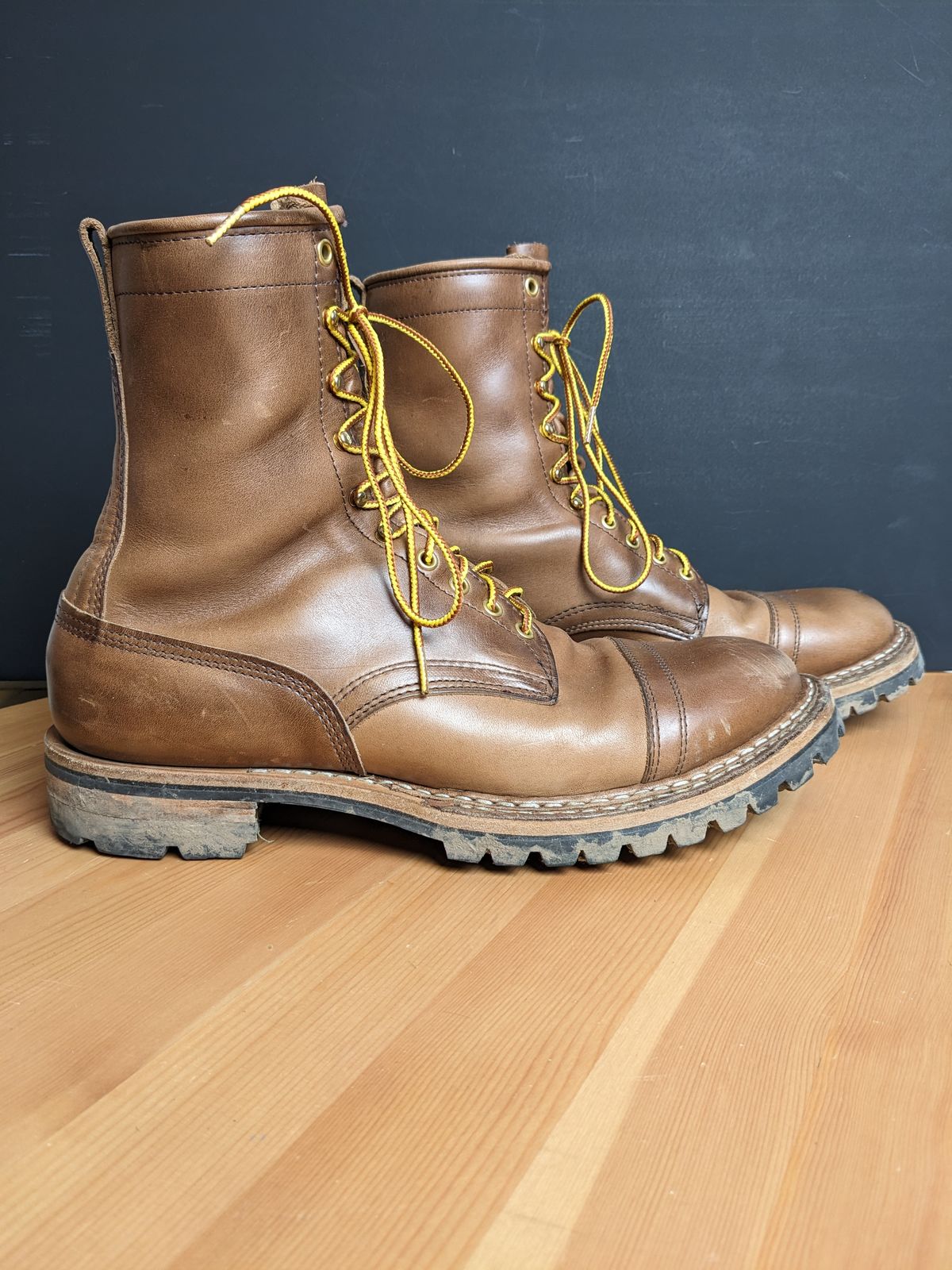 Photo by meangiant on January 6, 2024 of the White's Bounty Hunter in Horween Natural Chromexcel.