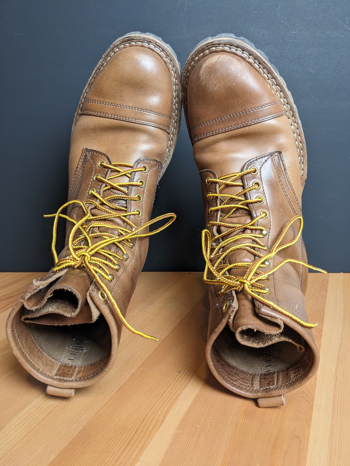 Photo by meangiant on January 6, 2024 of the White's Bounty Hunter in Horween Natural Chromexcel.