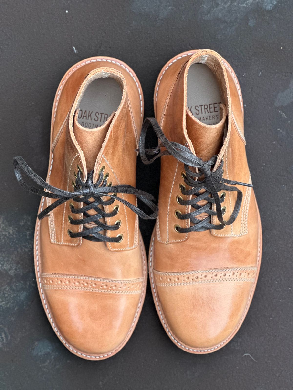 Photo by gmart7 on October 2, 2022 of the Oak Street Bootmakers Field Boot in Maryam Natural Horsebutt.