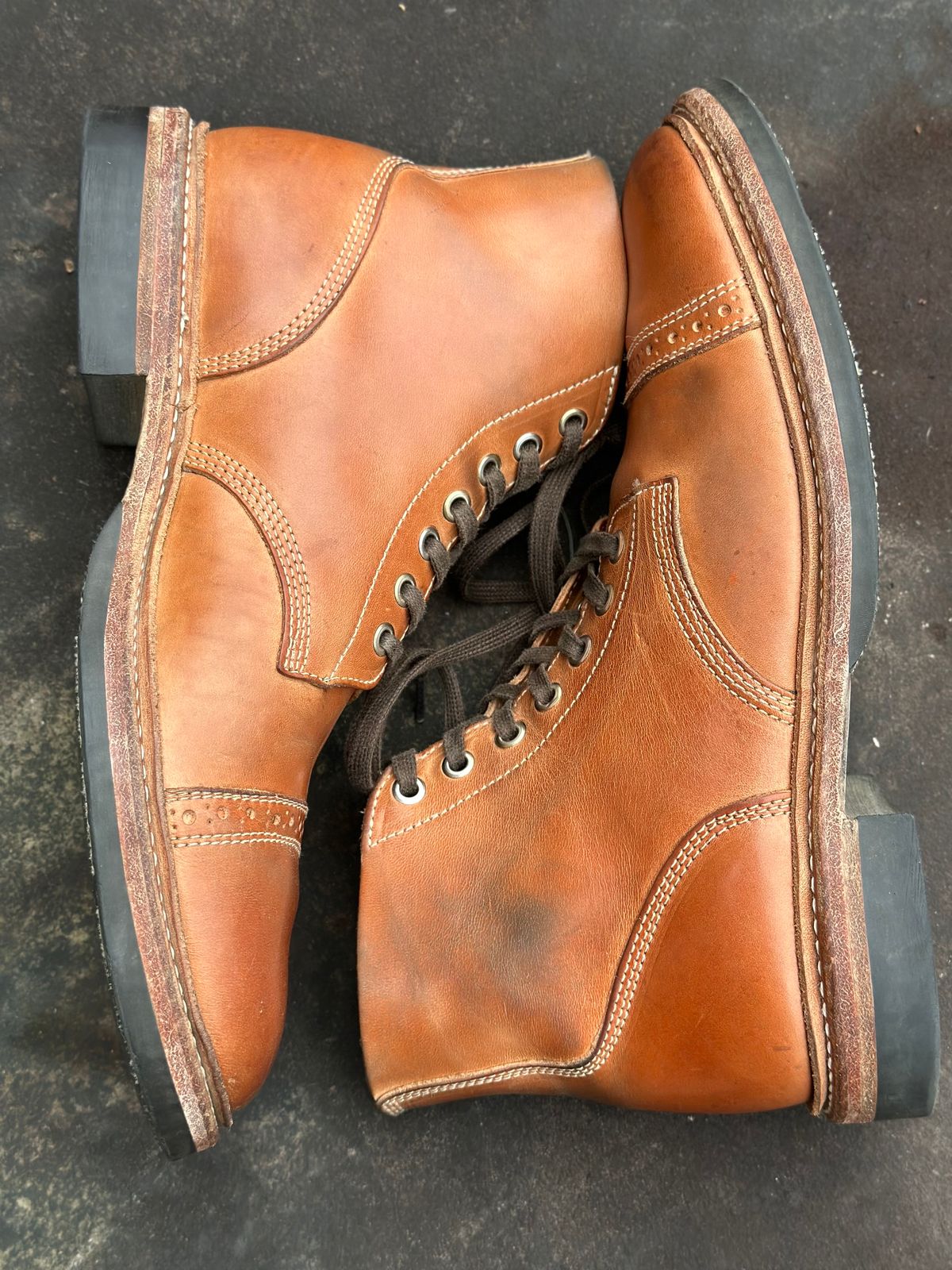 Photo by gmart7 on February 5, 2023 of the Oak Street Bootmakers Field Boot in Maryam Natural Horsebutt.