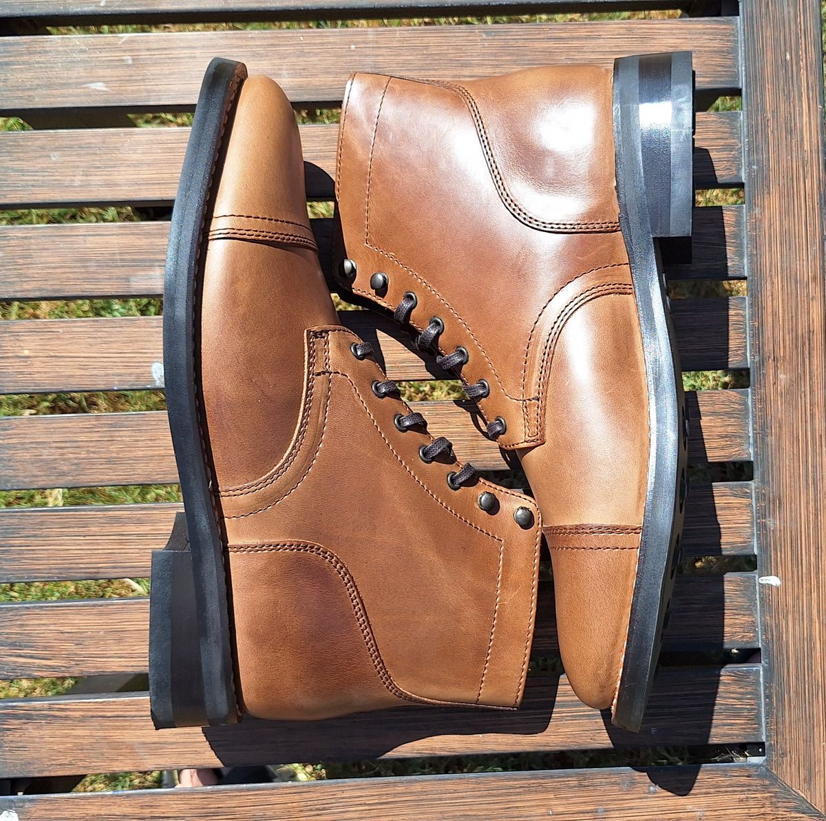 Photo by brypadilla on October 3, 2024 of the Thursday Captain in Horween Natural Chromexcel.
