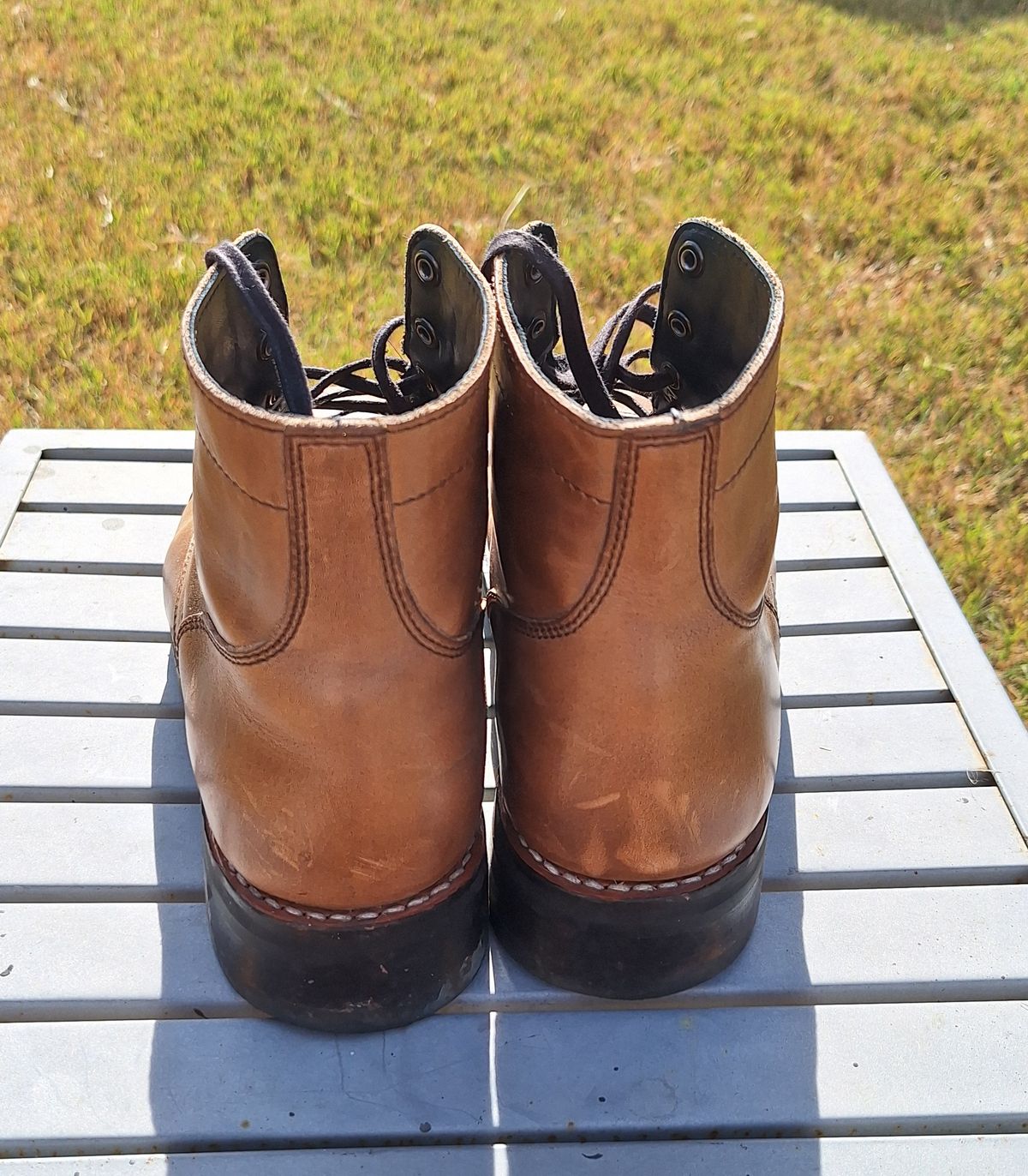 Photo by brypadilla on November 5, 2024 of the Thursday Captain in Horween Natural Chromexcel.