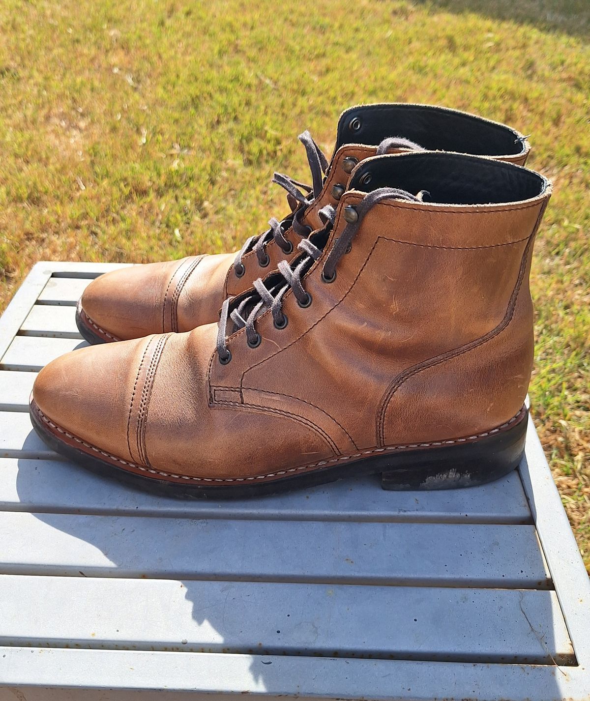 Photo by brypadilla on November 5, 2024 of the Thursday Captain in Horween Natural Chromexcel.
