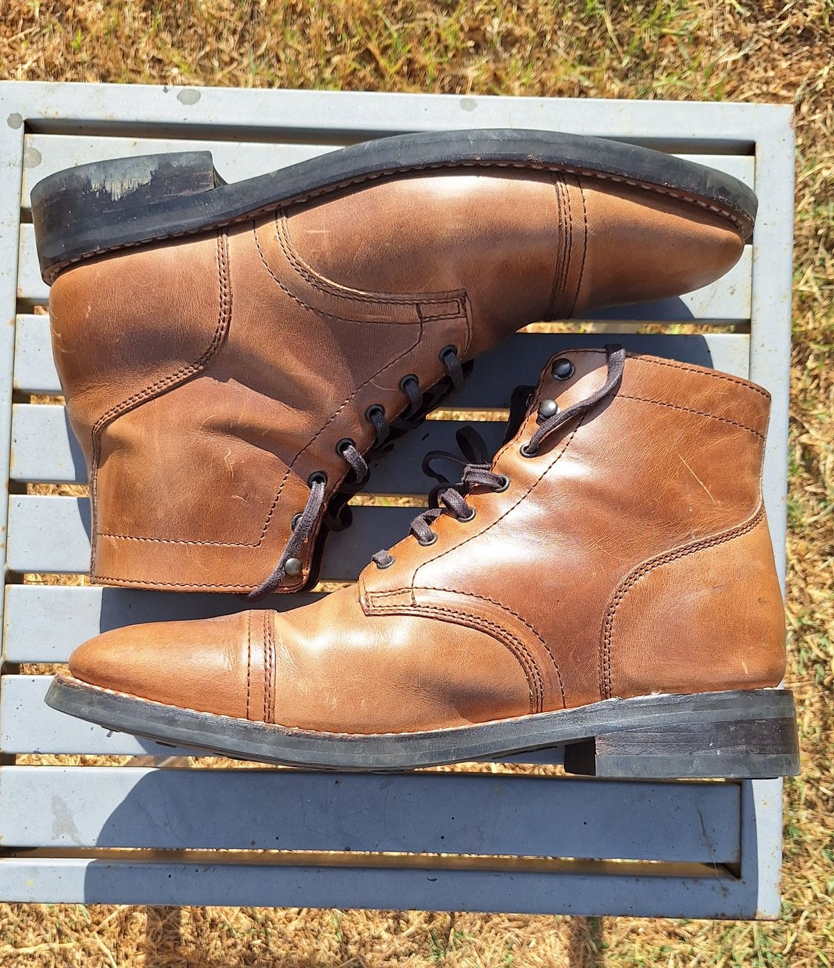 Photo by brypadilla on November 5, 2024 of the Thursday Captain in Horween Natural Chromexcel.