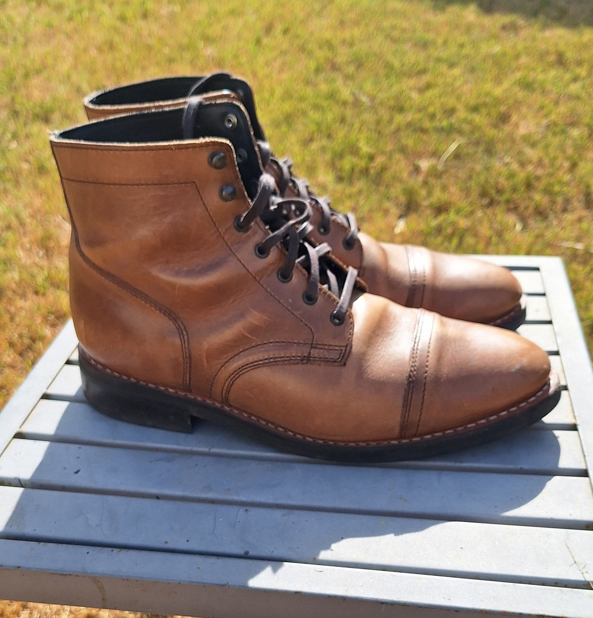 Photo by brypadilla on November 5, 2024 of the Thursday Captain in Horween Natural Chromexcel.