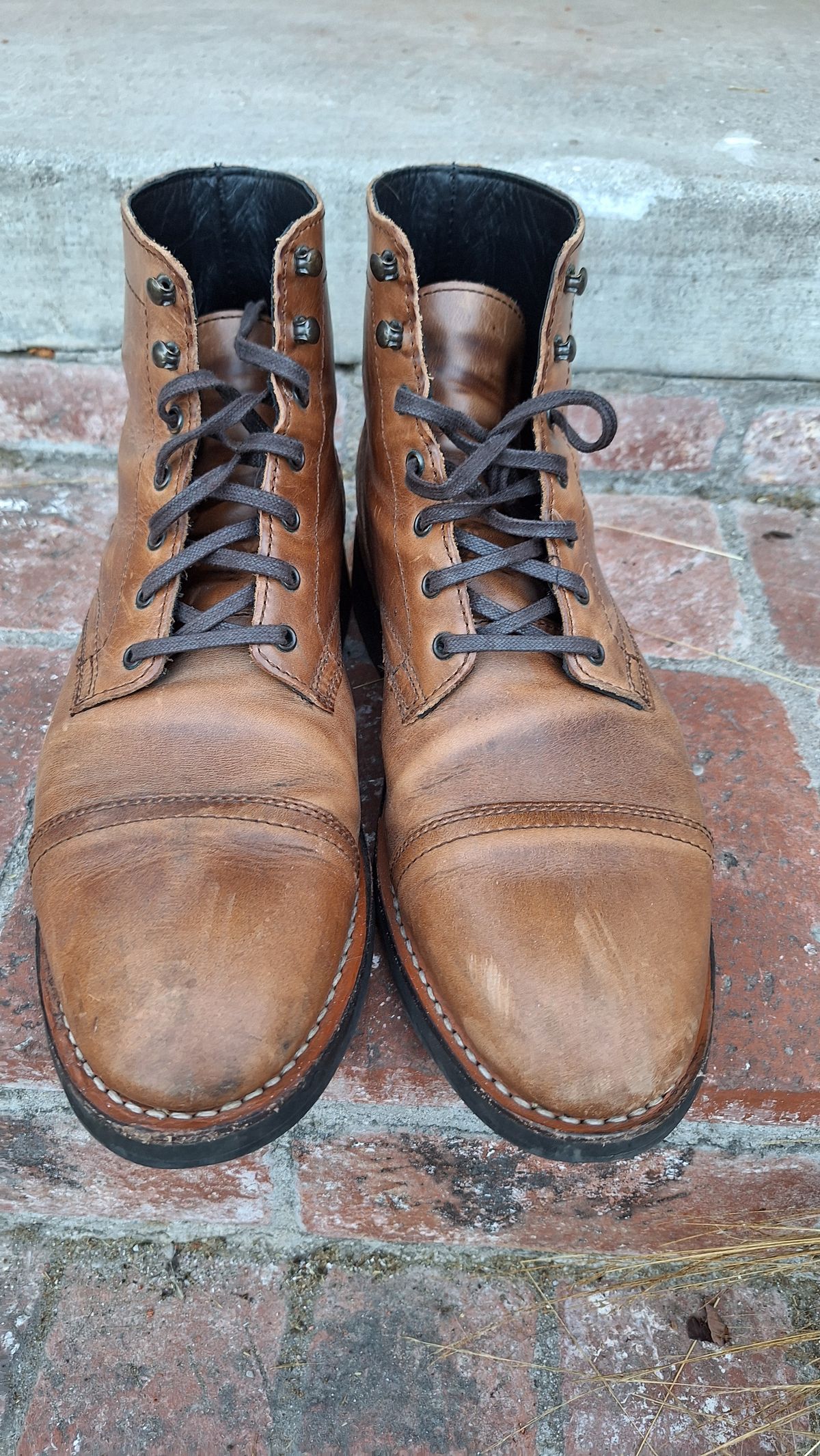 Photo by brypadilla on December 6, 2024 of the Thursday Captain in Horween Natural Chromexcel.