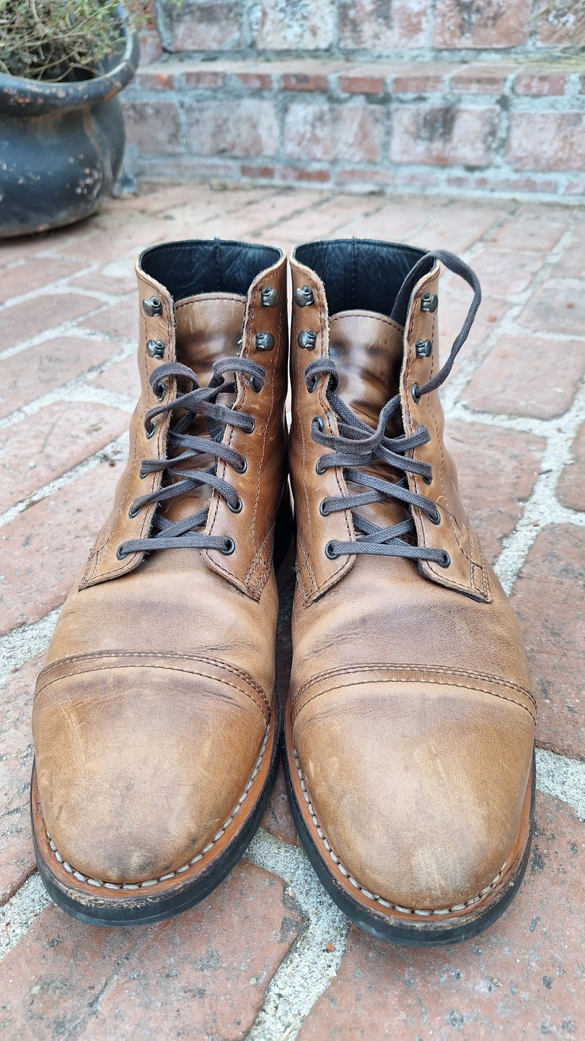 Photo by brypadilla on January 4, 2025 of the Thursday Captain in Horween Natural Chromexcel.