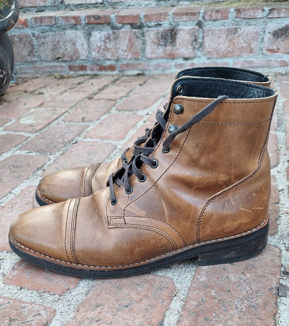 Photo by brypadilla on January 4, 2025 of the Thursday Captain in Horween Natural Chromexcel.