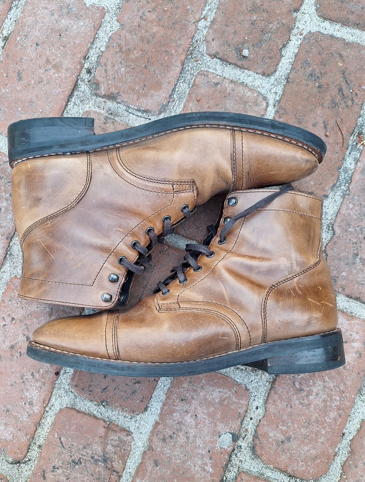 Photo by brypadilla on January 4, 2025 of the Thursday Captain in Horween Natural Chromexcel.