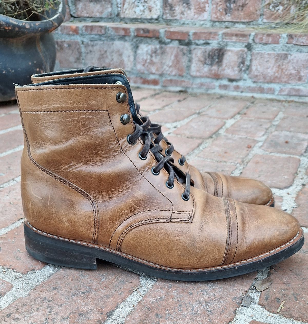 Photo by brypadilla on January 4, 2025 of the Thursday Captain in Horween Natural Chromexcel.