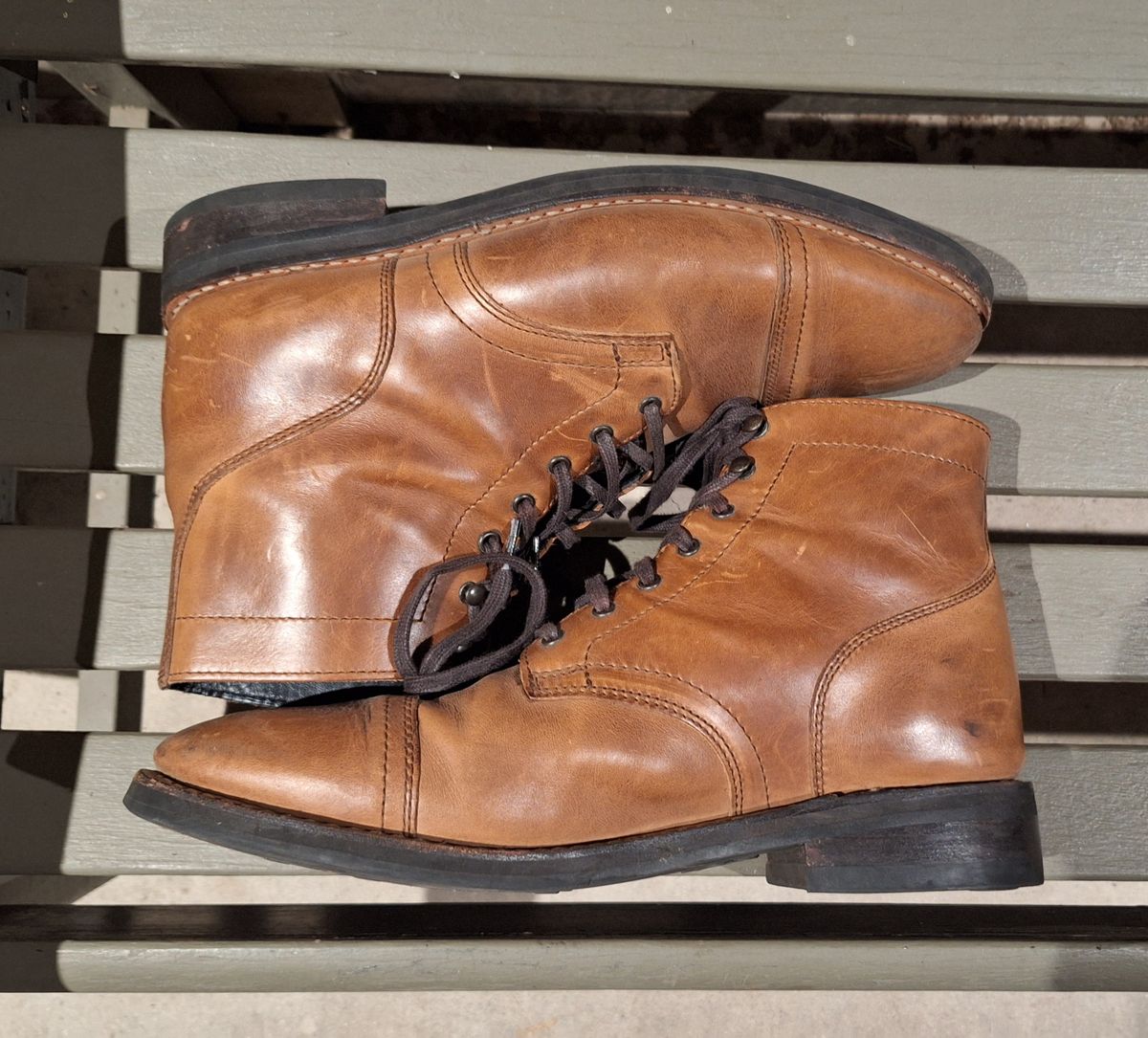 Photo by brypadilla on February 6, 2025 of the Thursday Captain in Horween Natural Chromexcel.