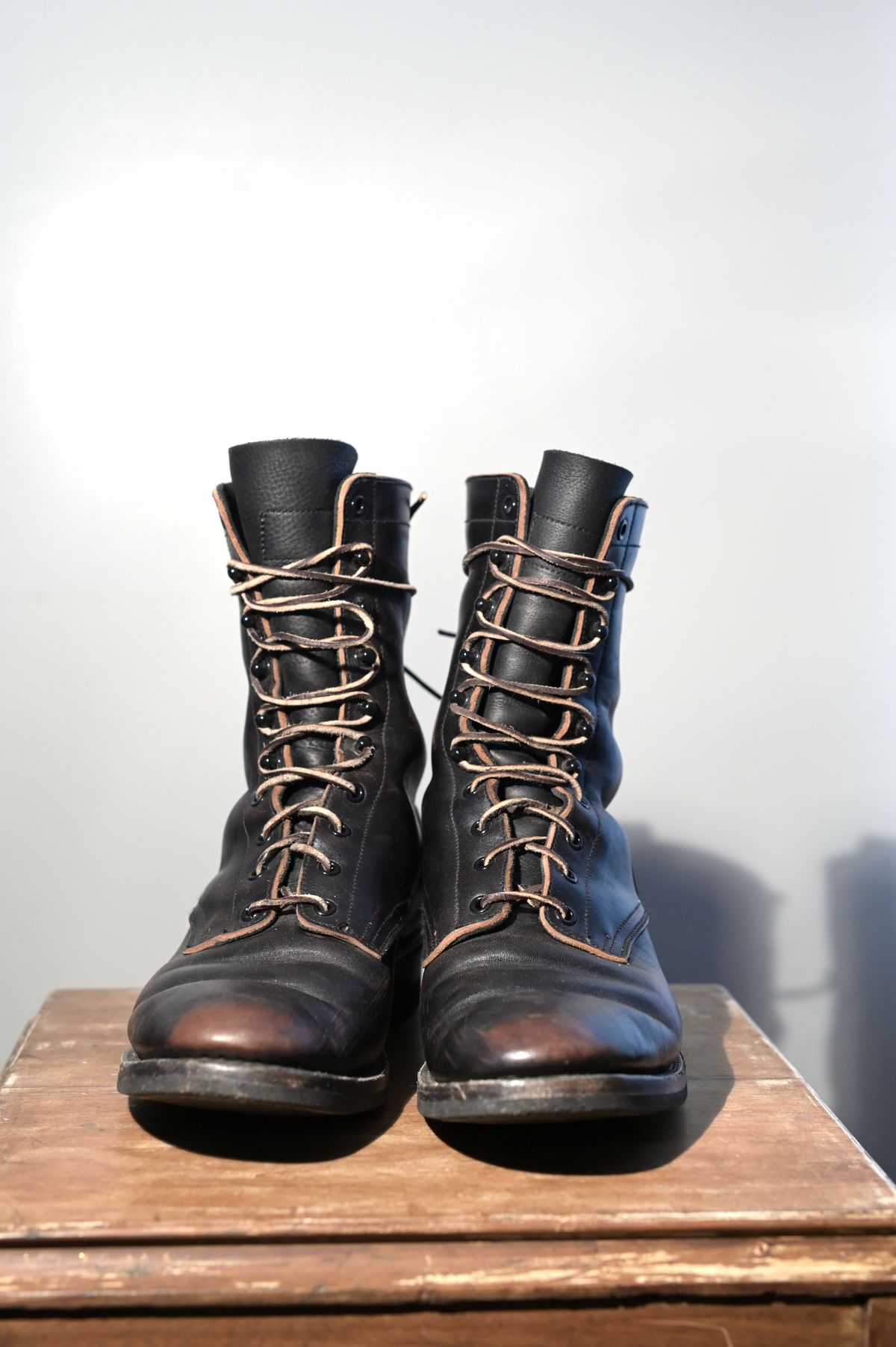 Photo by rmt on February 5, 2024 of the Rolling Dub Trio Griffin 8.5" Plain Toe Boots in Maryam Black Horsebutt.