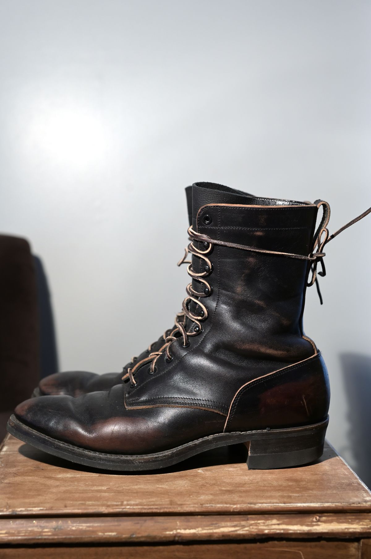 Photo by rmt on February 5, 2024 of the Rolling Dub Trio Griffin 8.5" Plain Toe Boots in Maryam Black Horsebutt.