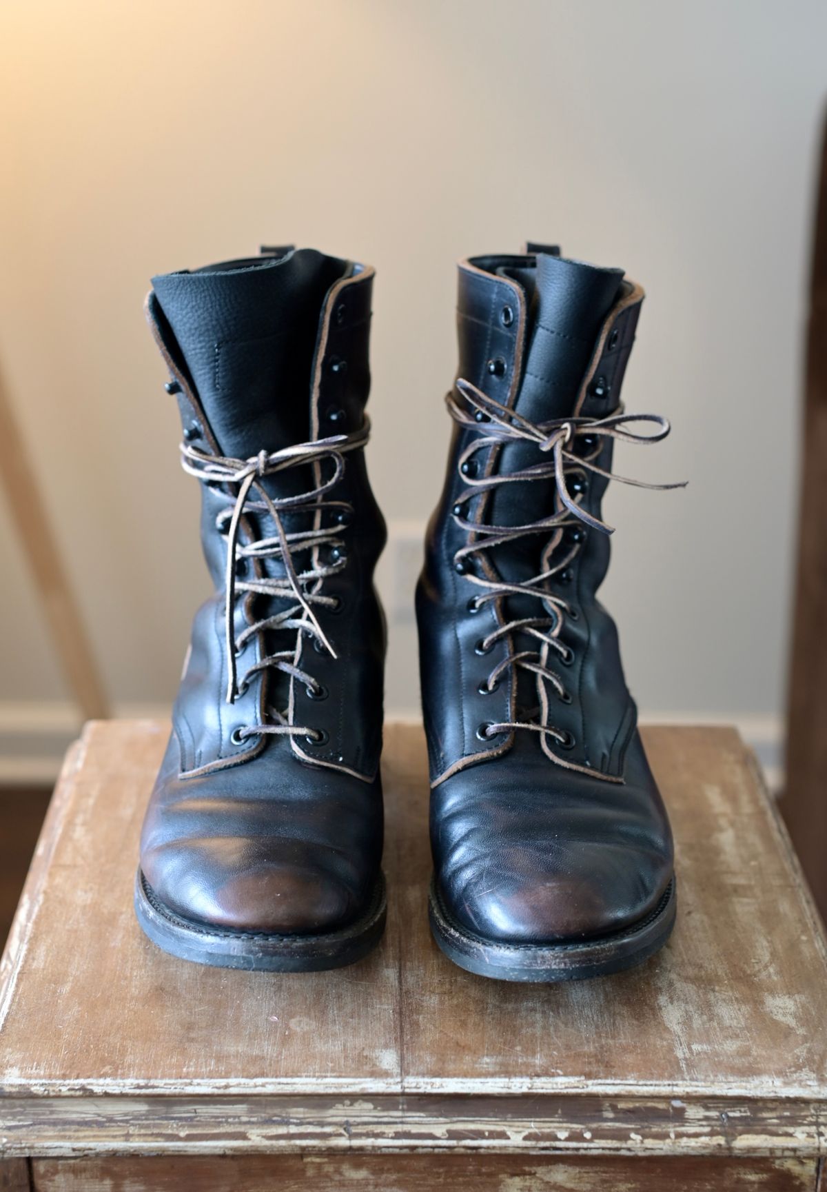 Photo by rmt on March 4, 2024 of the Rolling Dub Trio Griffin 8.5" Plain Toe Boots in Maryam Black Horsebutt.