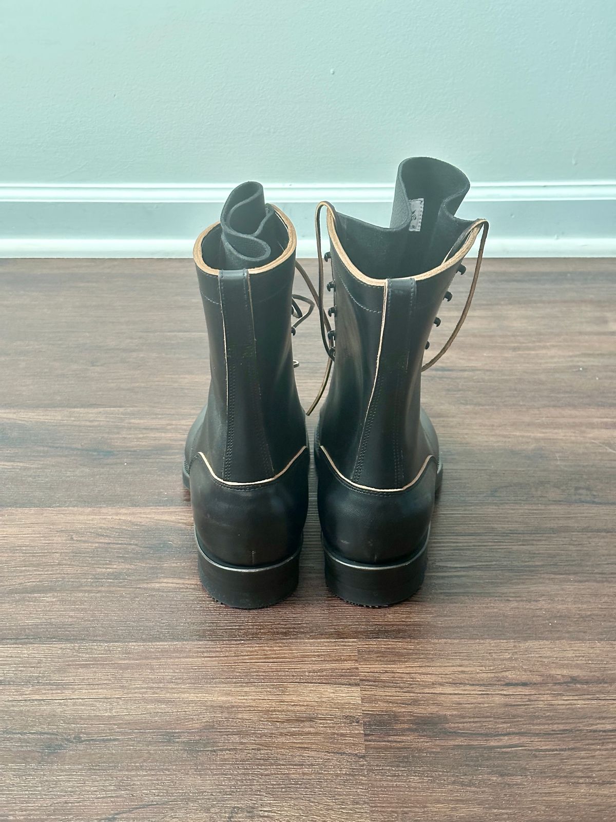 Photo by rmt on October 1, 2023 of the Rolling Dub Trio Griffin 8.5" Plain Toe Boots in Maryam Black Horsebutt.