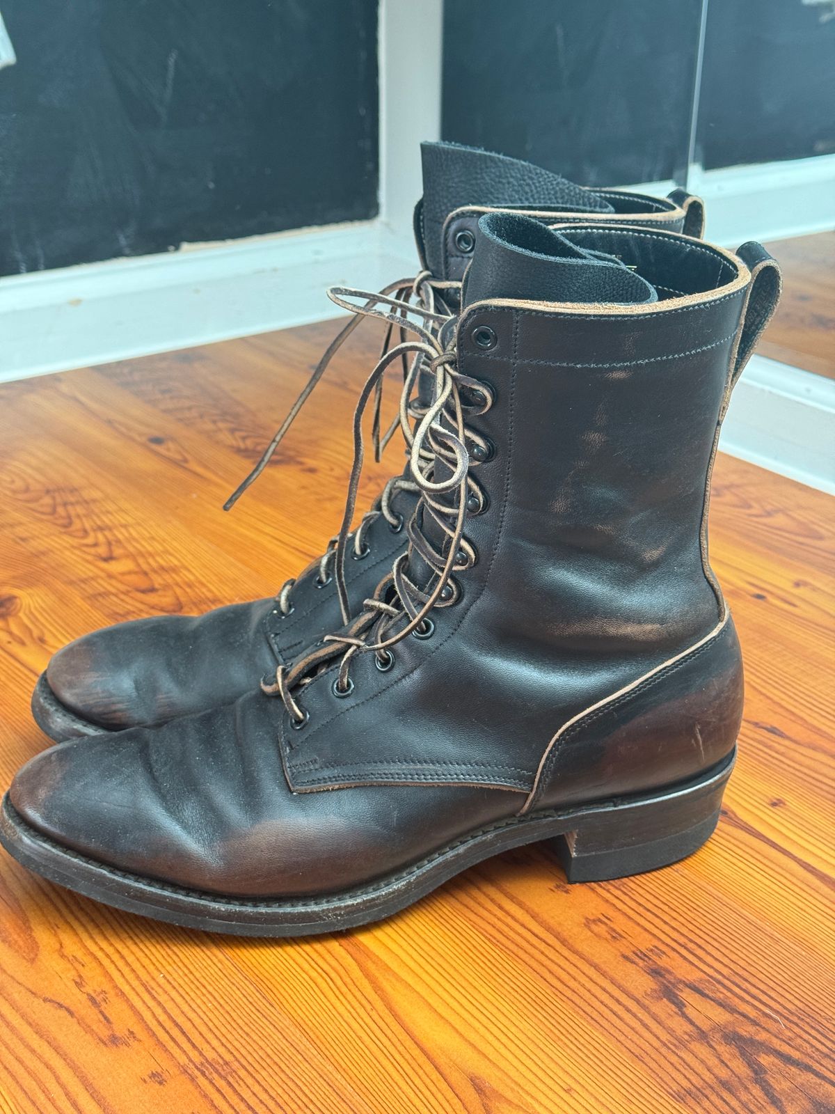 Photo by rmt on December 4, 2023 of the Rolling Dub Trio Griffin 8.5" Plain Toe Boots in Maryam Black Horsebutt.