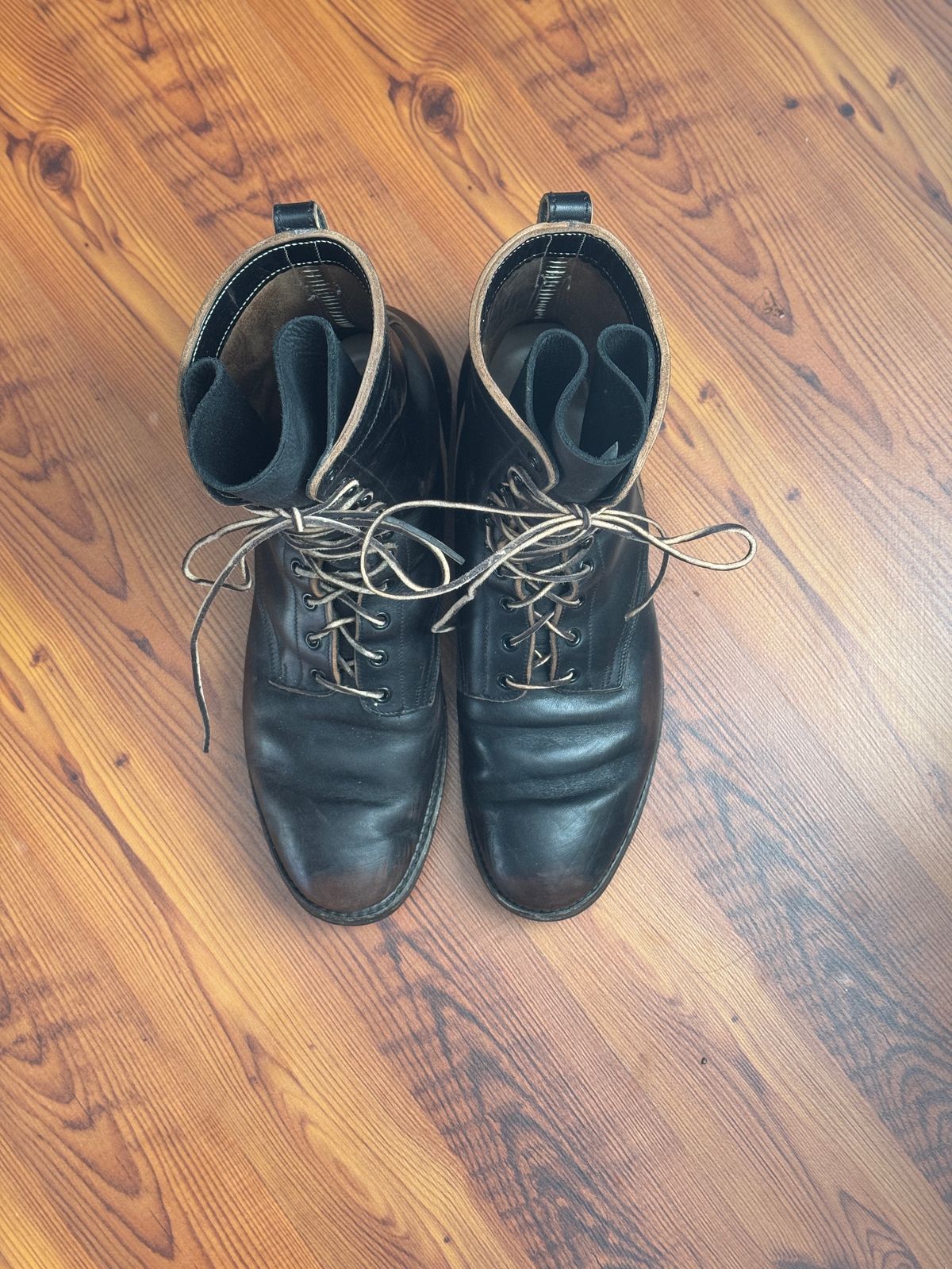 Photo by rmt on December 4, 2023 of the Rolling Dub Trio Griffin 8.5" Plain Toe Boots in Maryam Black Horsebutt.