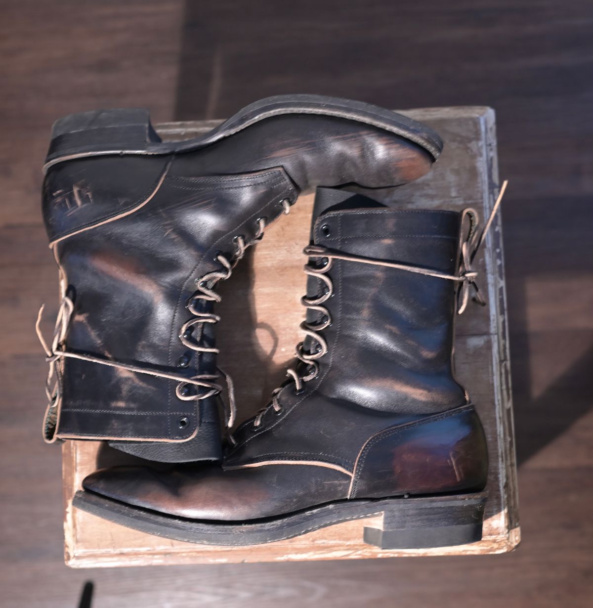 Photo by rmt on January 3, 2024 of the Rolling Dub Trio Griffin 8.5" Plain Toe Boots in Maryam Black Horsebutt.