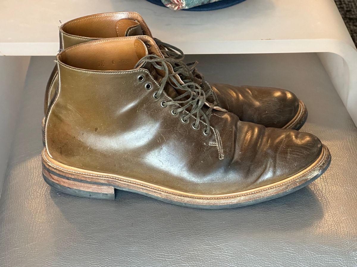 Photo by rmt on February 4, 2023 of the Viberg Wholecut Derby Boot in Horween Calvados Shell Cordovan.