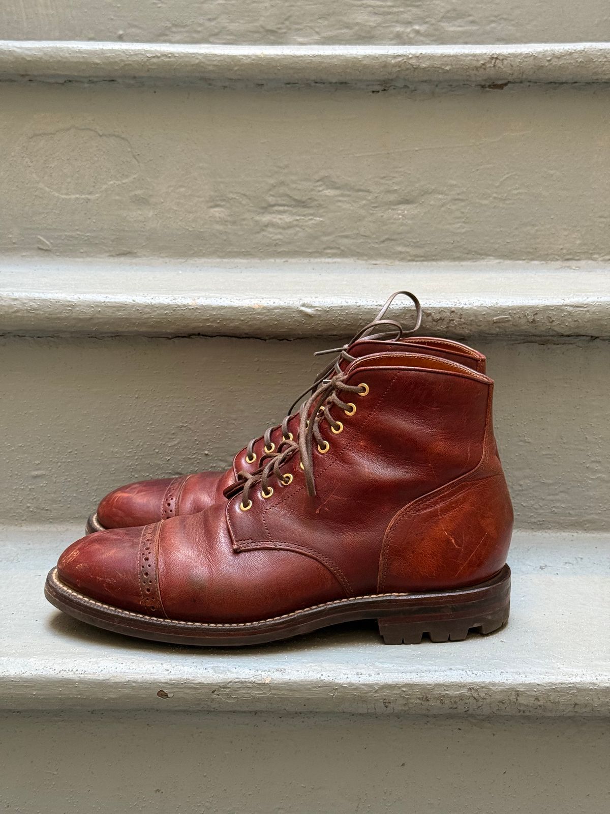 Photo by zhqan on November 5, 2024 of the Grant Stone Garrison Boot in Gallun Red Waxed Deer.
