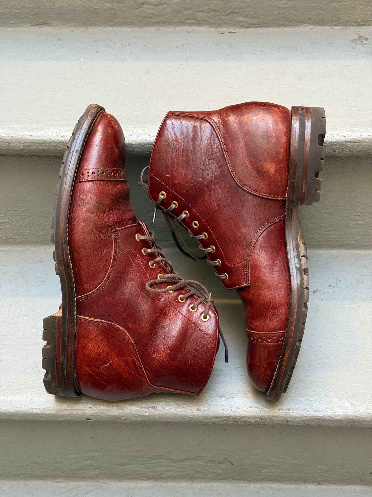 Photo by zhqan on November 5, 2024 of the Grant Stone Garrison Boot in Gallun Red Waxed Deer.