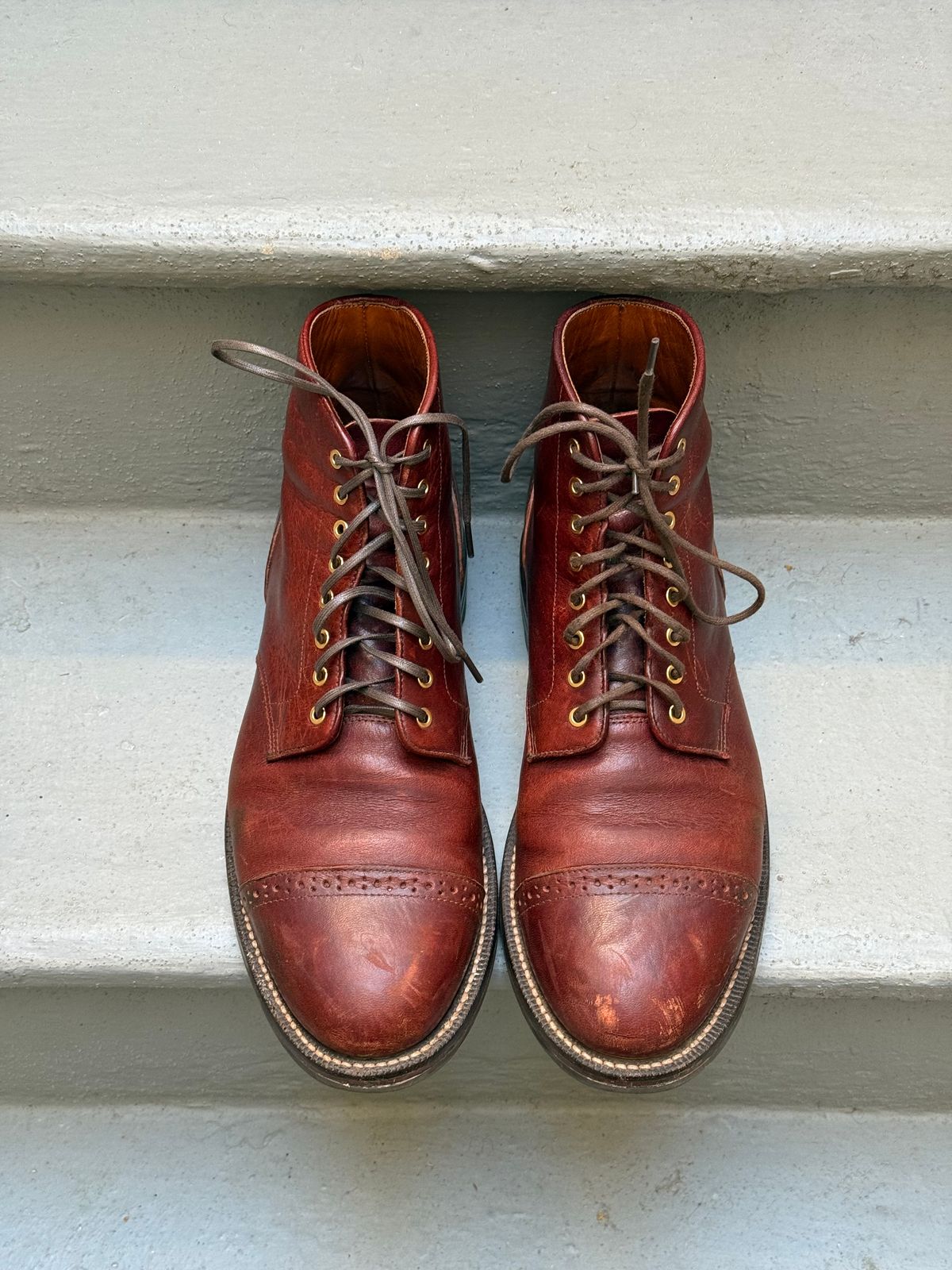 Photo by zhqan on November 5, 2024 of the Grant Stone Garrison Boot in Gallun Red Waxed Deer.