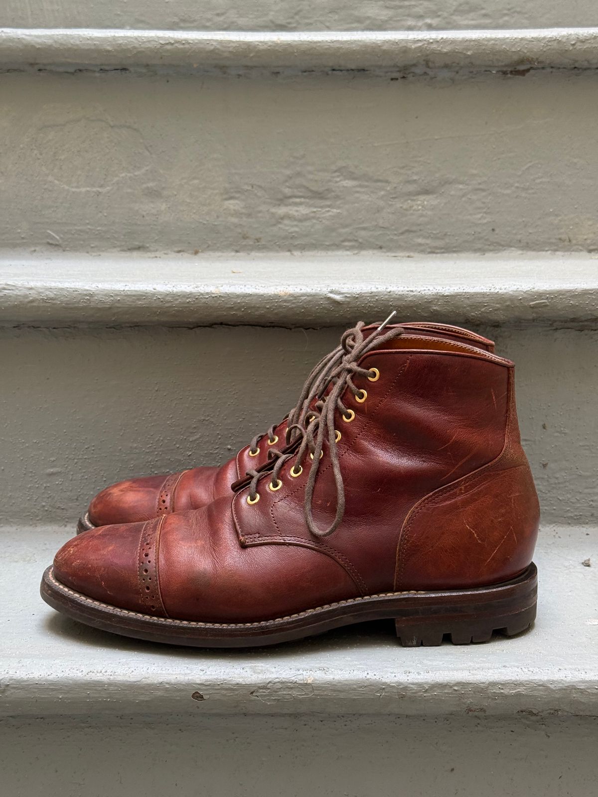Photo by zhqan on December 5, 2024 of the Grant Stone Garrison Boot in Gallun Red Waxed Deer.