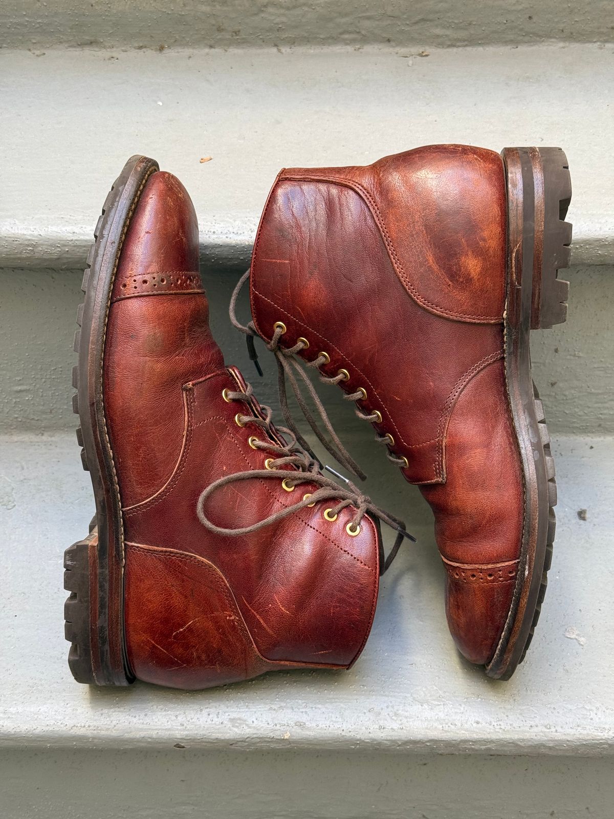 Photo by zhqan on December 5, 2024 of the Grant Stone Garrison Boot in Gallun Red Waxed Deer.